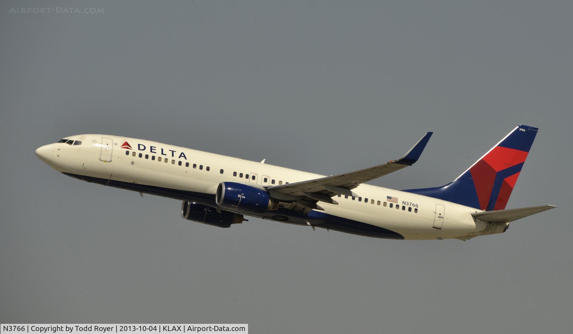 N3766, 2001 Boeing 737-832 C/N 30820, Departing LAX