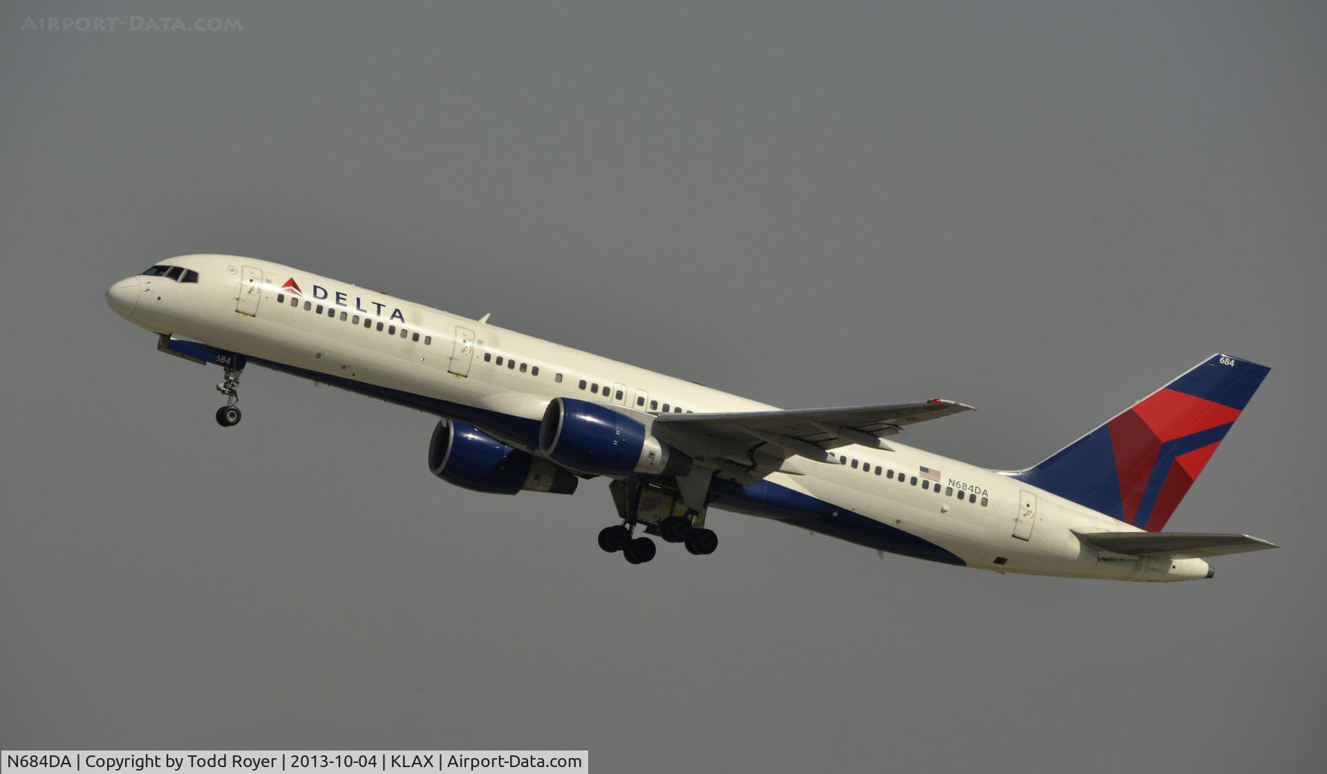 N684DA, 1993 Boeing 757-232 C/N 27104, Departing LAX