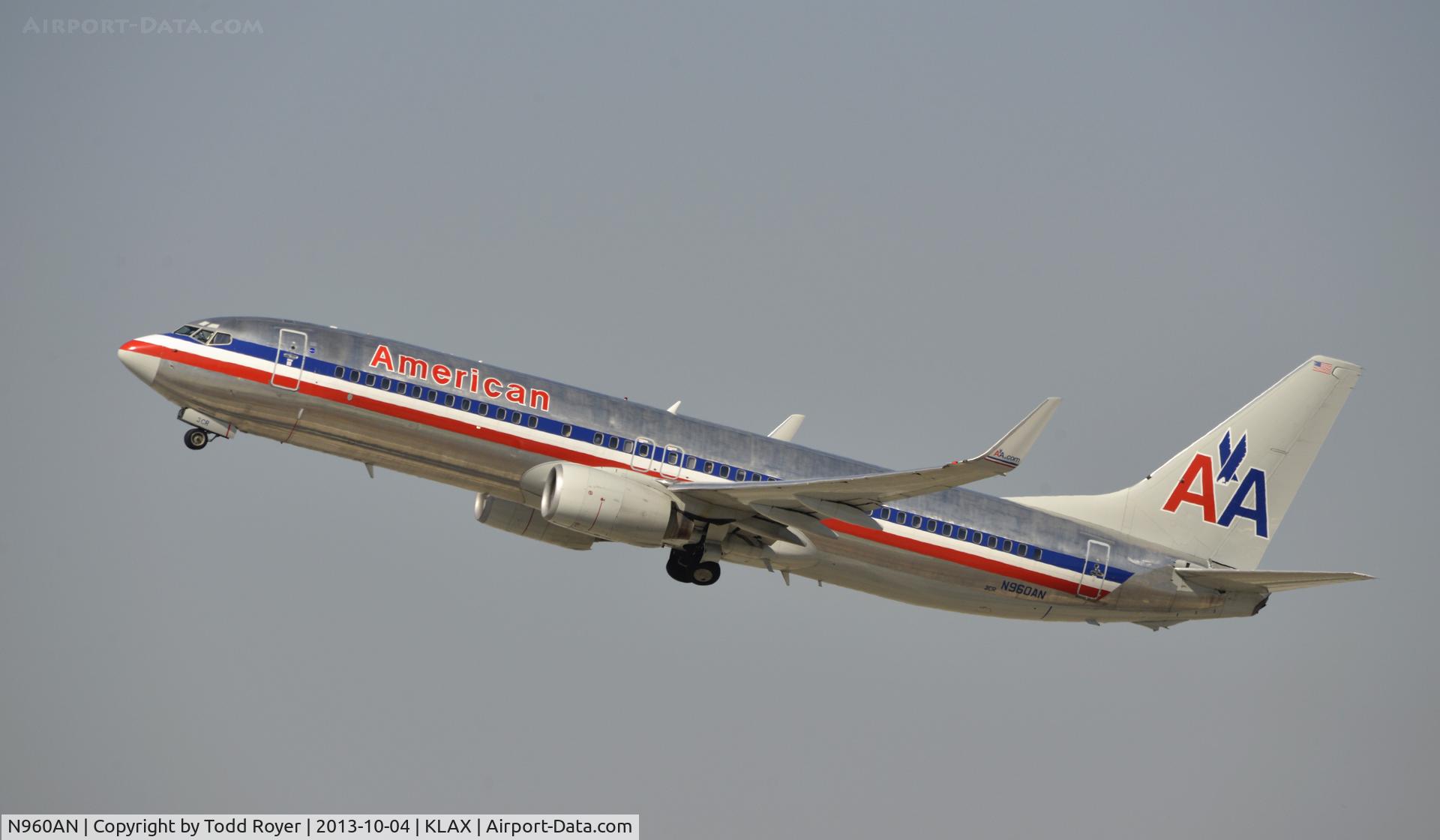 N960AN, 2001 Boeing 737-823 C/N 29542, Departing LAX