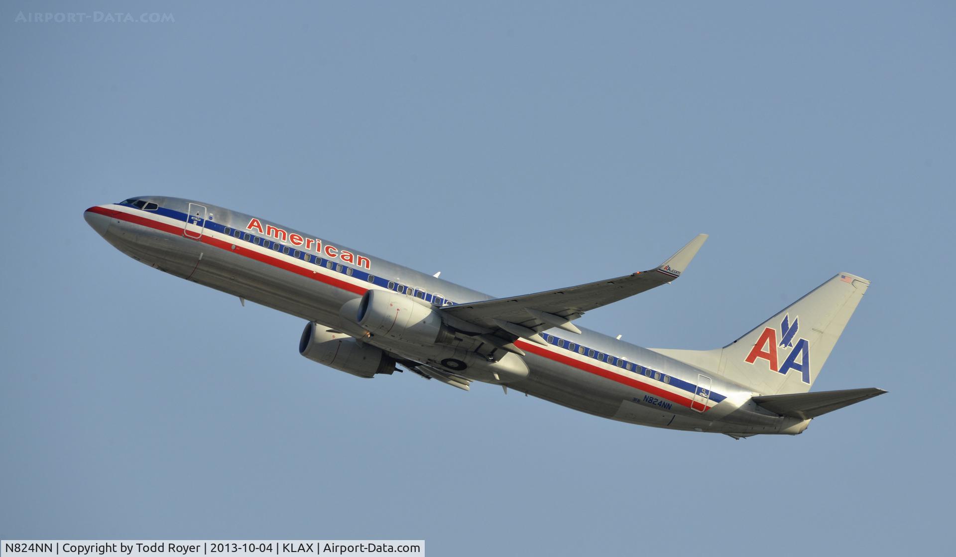 N824NN, 2010 Boeing 737-823 C/N 30916, Departing LAX