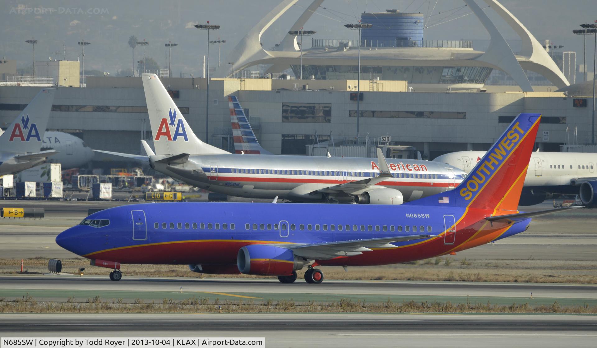 N685SW, 1986 Boeing 737-3Q8 C/N 23401, Departing LAX