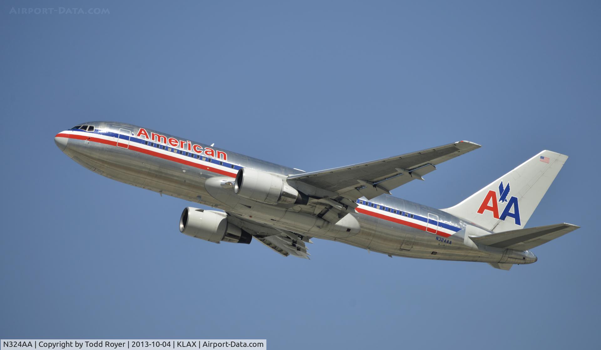 N324AA, 1986 Boeing 767-223 C/N 22325, Departing LAX