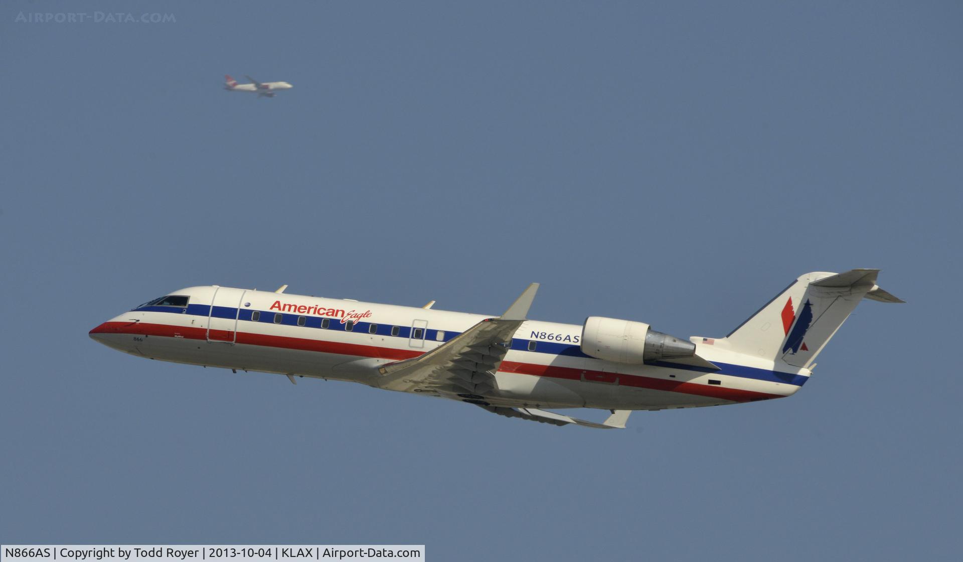 N866AS, 2001 Bombardier CRJ-200ER (CL-600-2B19) C/N 7517, Departing LAX