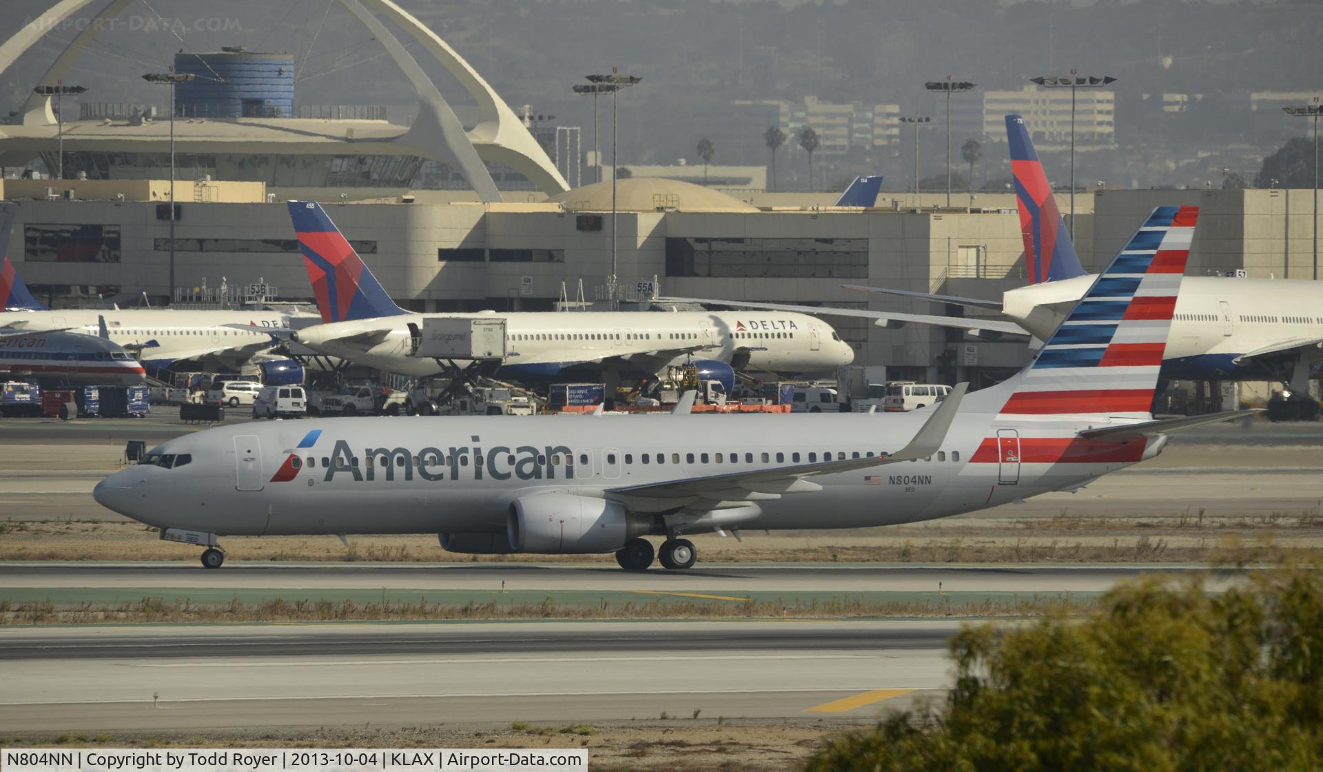 N804NN, 2009 Boeing 737-823 C/N 29567, Taxiing to gate