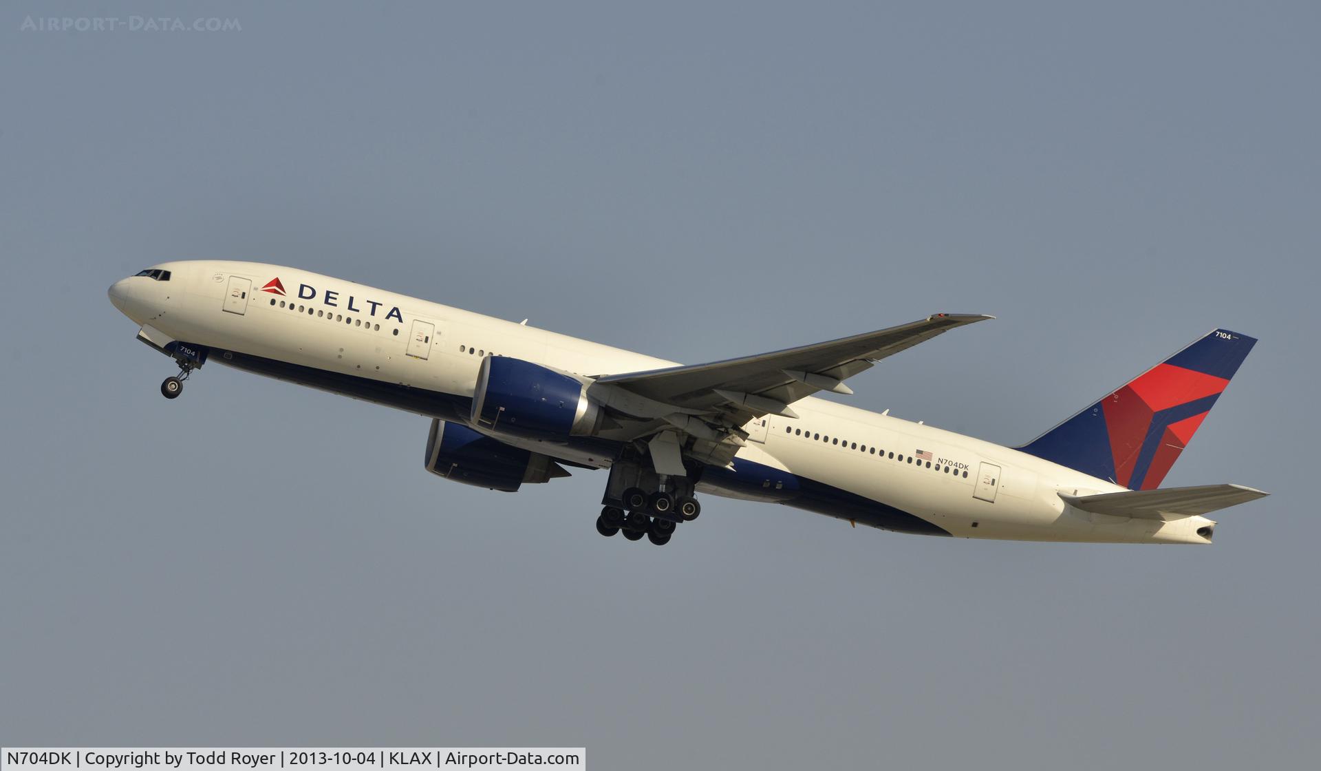N704DK, 2009 Boeing 777-232/LR C/N 29739, Departing LAX