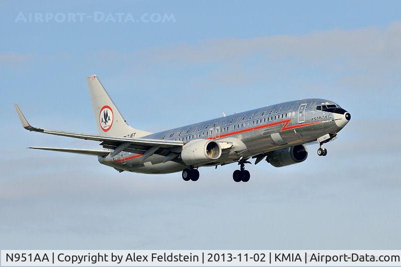 N951AA, 2000 Boeing 737-823 C/N 29538, Miami International