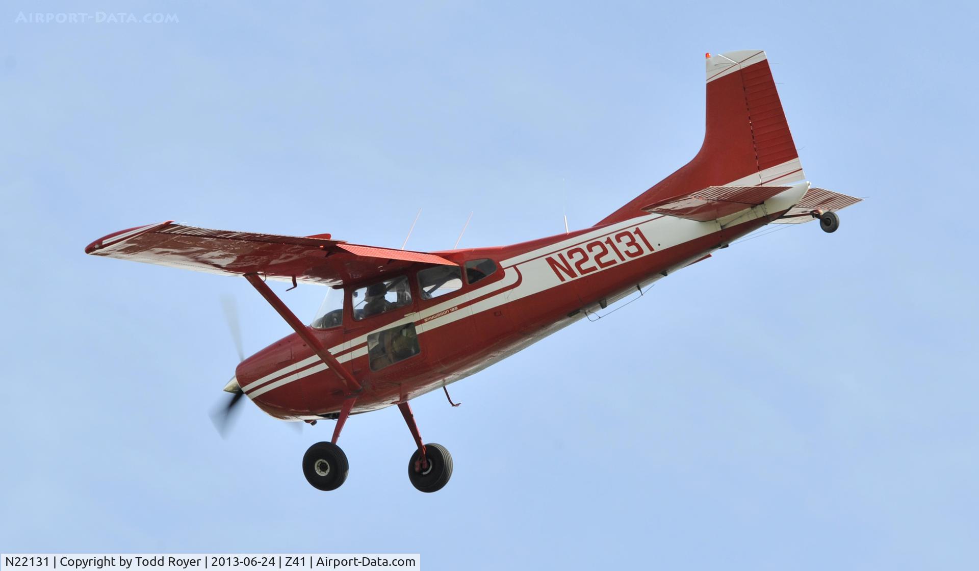 N22131, 1976 Cessna A185F Skywagon 185 C/N 18503074, Landing at Lake Hood Strip
