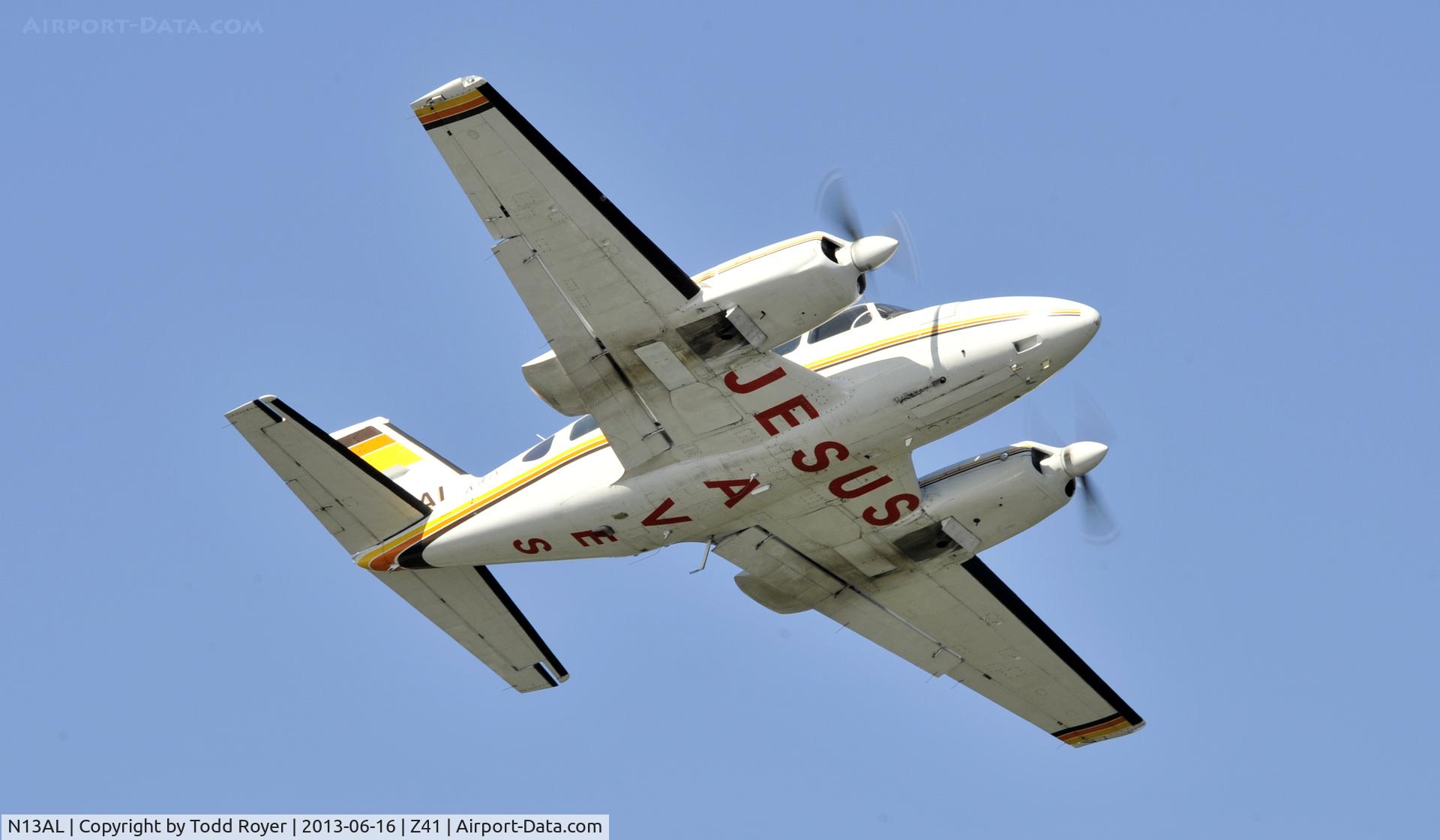 N13AL, 1976 Piper PA-31-350 Chieftain C/N 31-7752009, Departing Lake Hood Strip