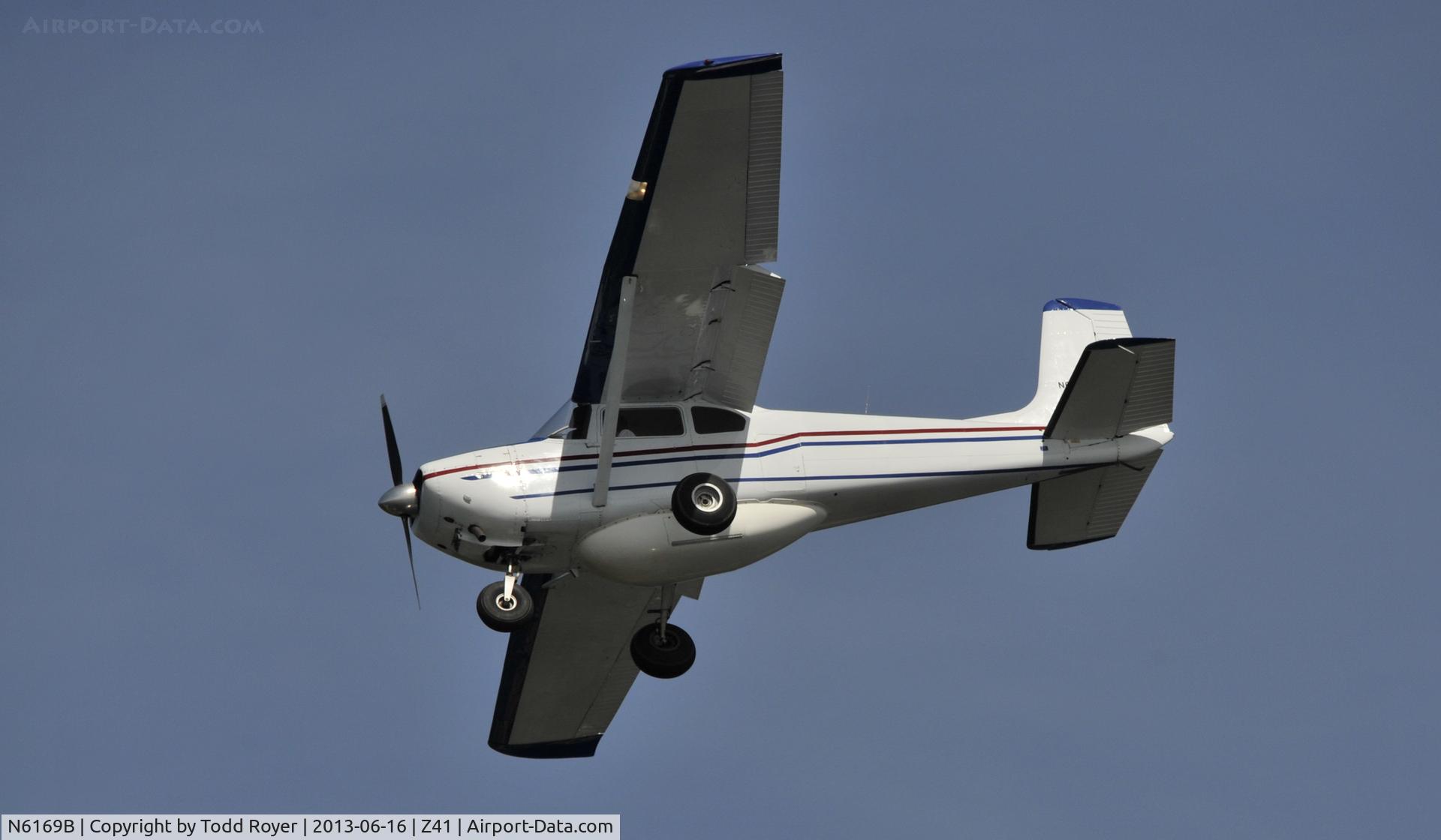 N6169B, 1957 Cessna 182A Skylane C/N 34169, Landing at Lake Hood Strip