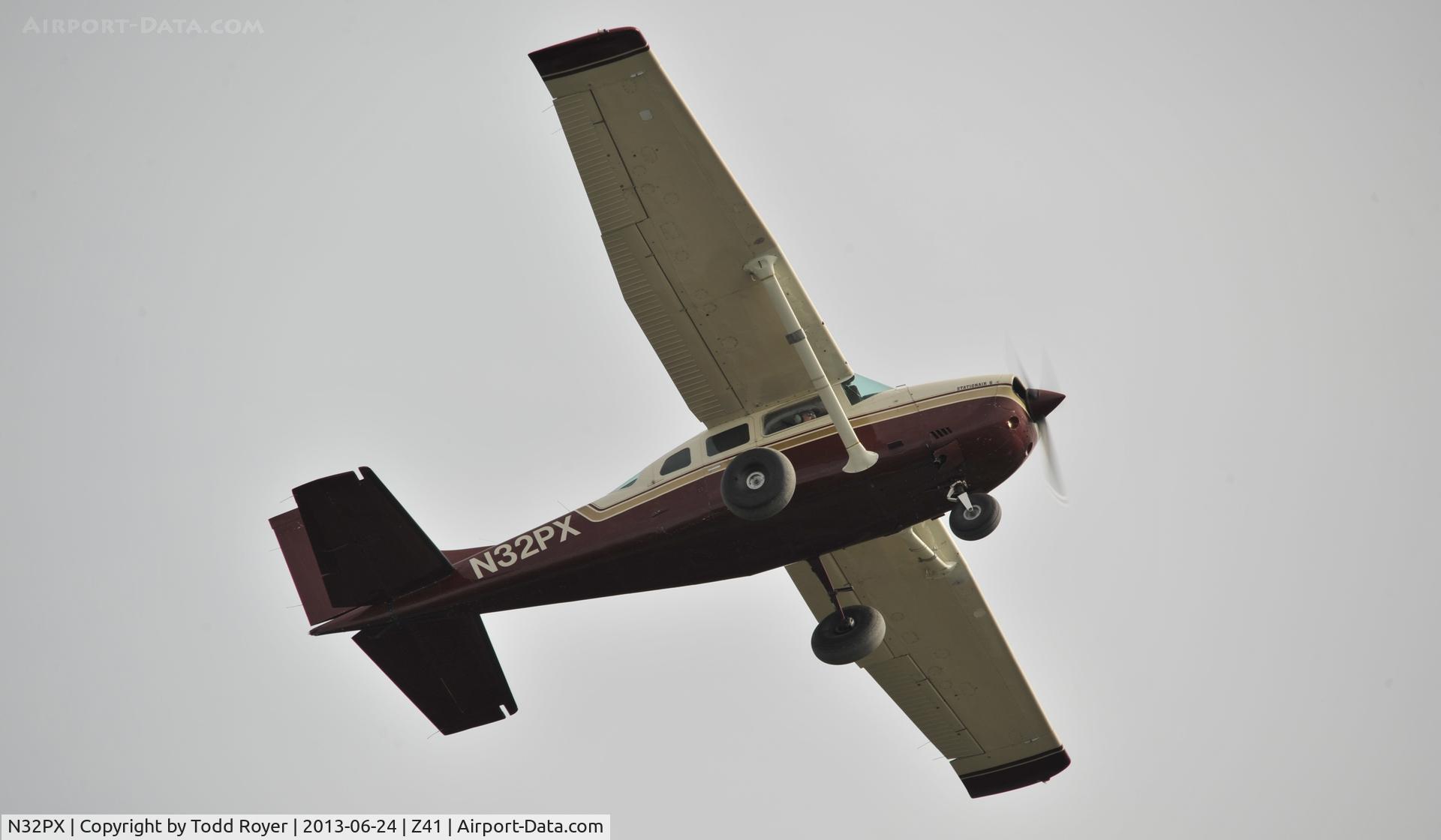 N32PX, 1976 Cessna U206F Stationair C/N U20603343, Departing Lake Hood Strip