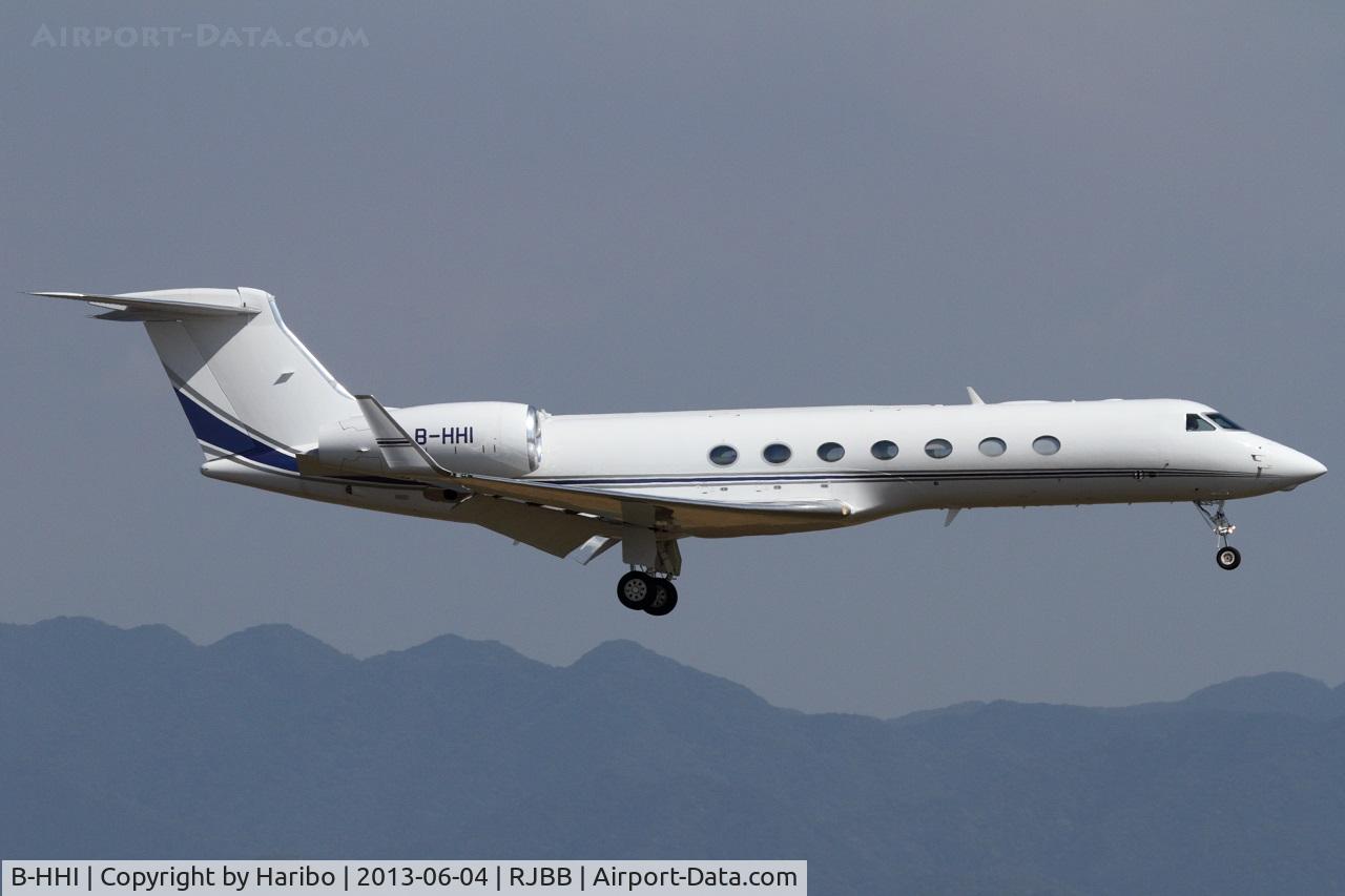 B-HHI, 2012 Gulfstream Aerospace GV-SP (G550) C/N 5377, Approaching RWY 24L.