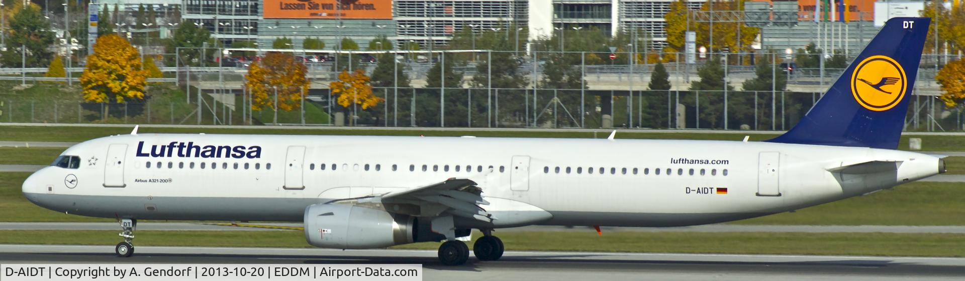 D-AIDT, 2012 Airbus A321-231 C/N 5087, Lufthansa, seen here speeding up for departure at München(EDDM)