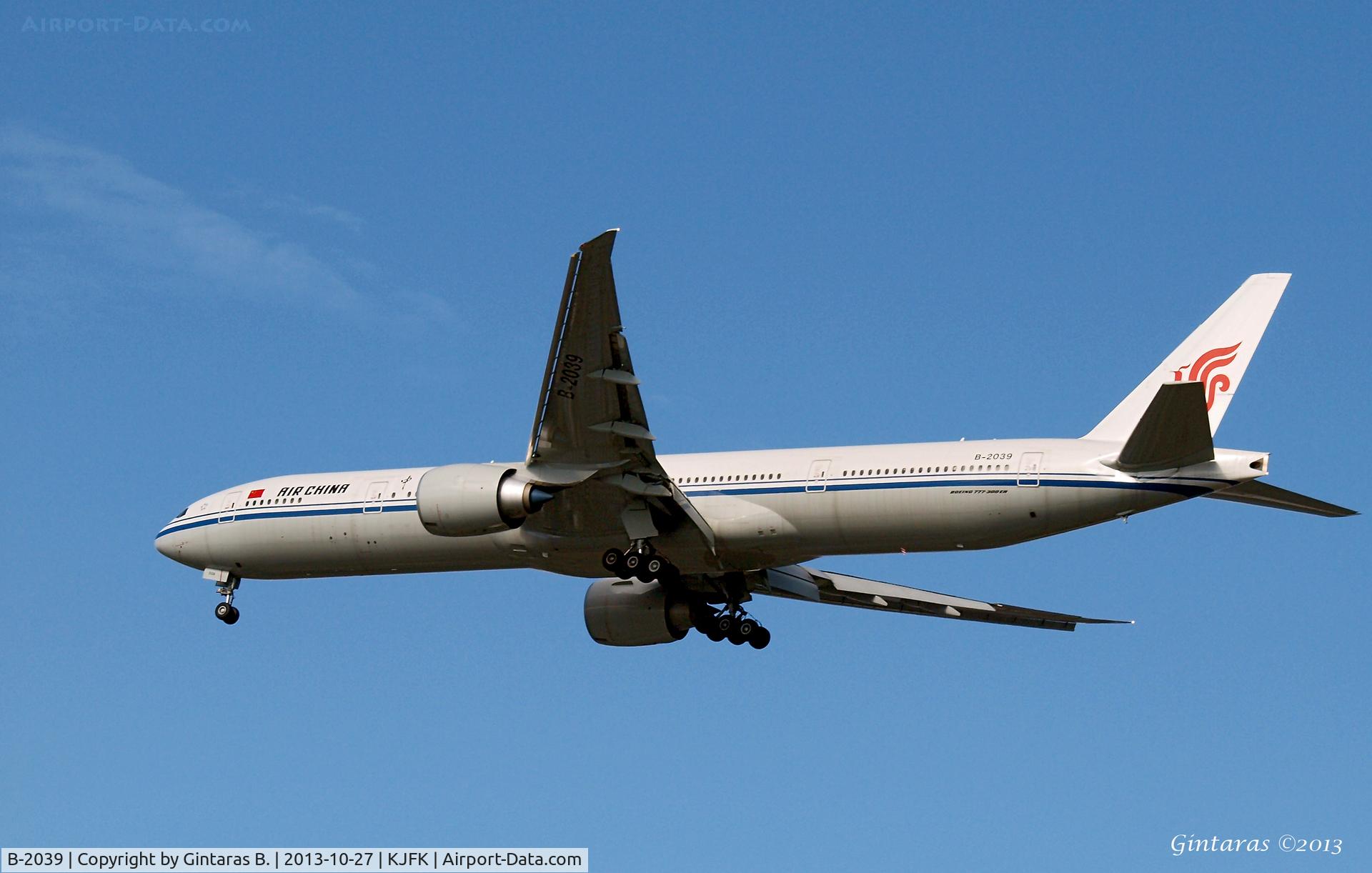 B-2039, 2013 Boeing 777-39L/ER C/N 38679, Going to a landing on 31R @ JFK