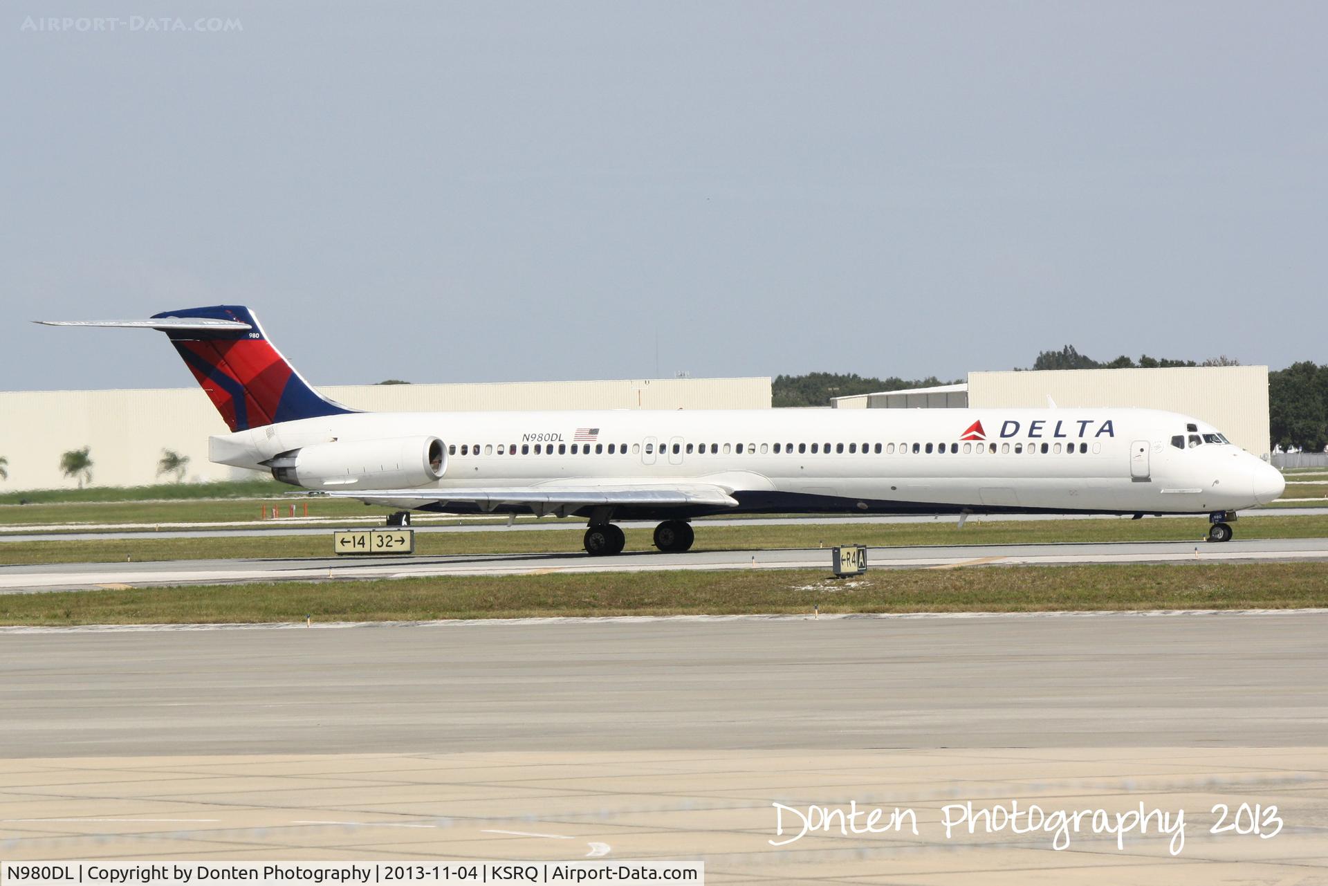 N980DL, 1991 McDonnell Douglas MD-88 C/N 53267, Delta Flight 2298 (N980DL) departs Sarasota-Bradenton International Airport enroute to Hartsfield-Jackson Atlanta International Airport