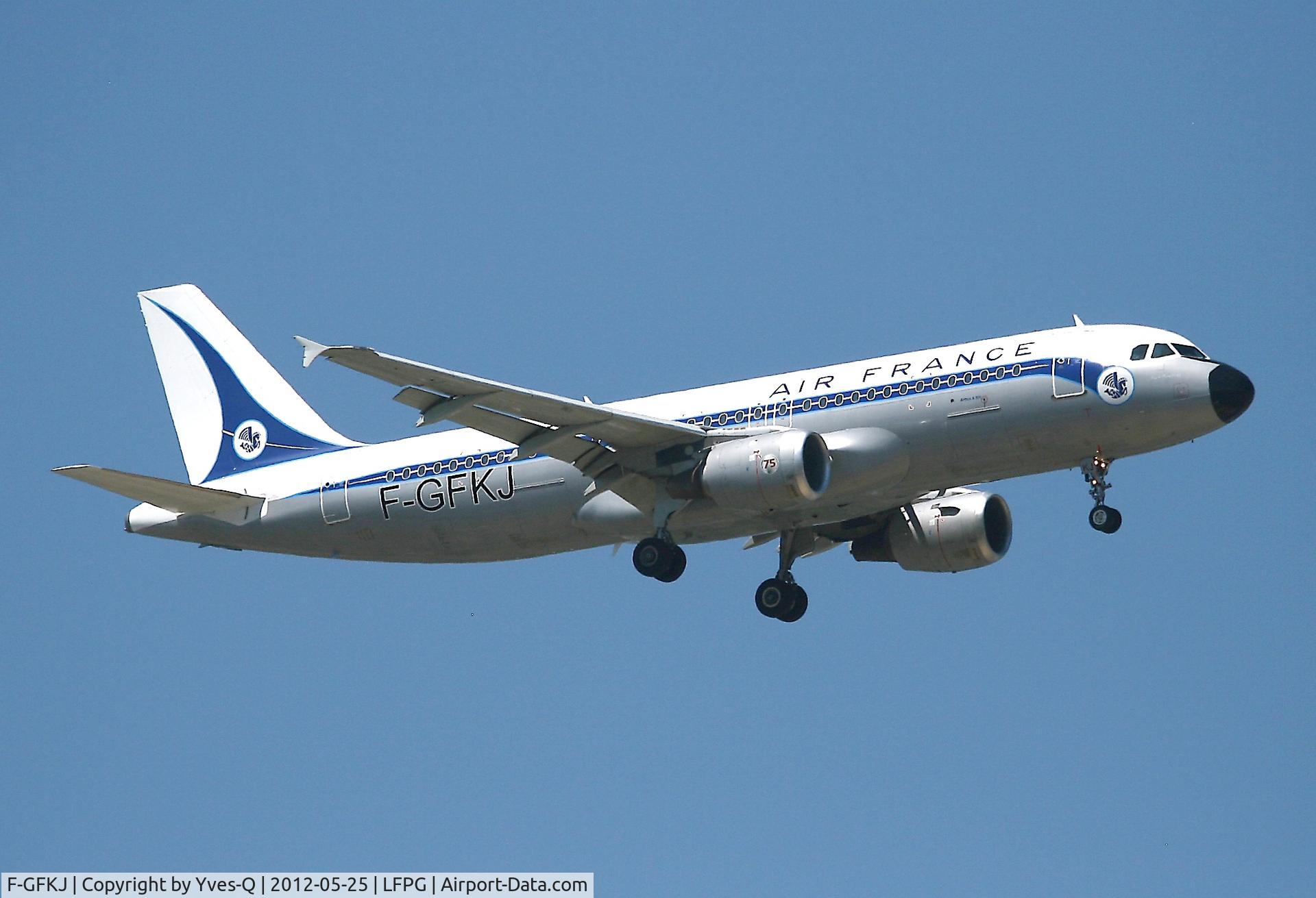F-GFKJ, 1989 Airbus A320-211 C/N 0063, Air France operated Airbus A320-211 on final approch to Rwy 08L, Roissy Charles De Gaulle Airport (LFPG - CDG)