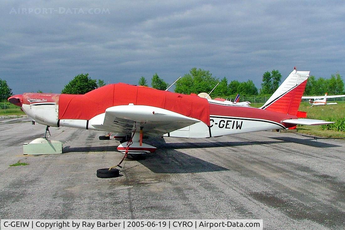 C-GEIW, 1966 Piper PA-32-260 Cherokee Six C/N 32-483, Piper PA-32-260 Cherokee Six [32-483] Rockcliffe~C 19/06/2005