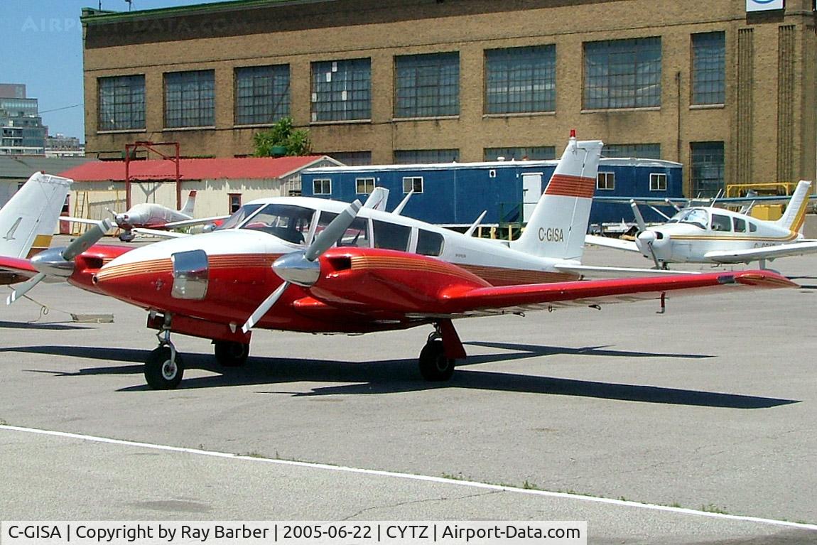 C-GISA, 1968 Piper PA-30-160 B Twin Comanche C/N 30-1638, Piper PA-30-160 Twin Comanche B [30-1638] Toronto-City Centre Airport~C 22/06/2005