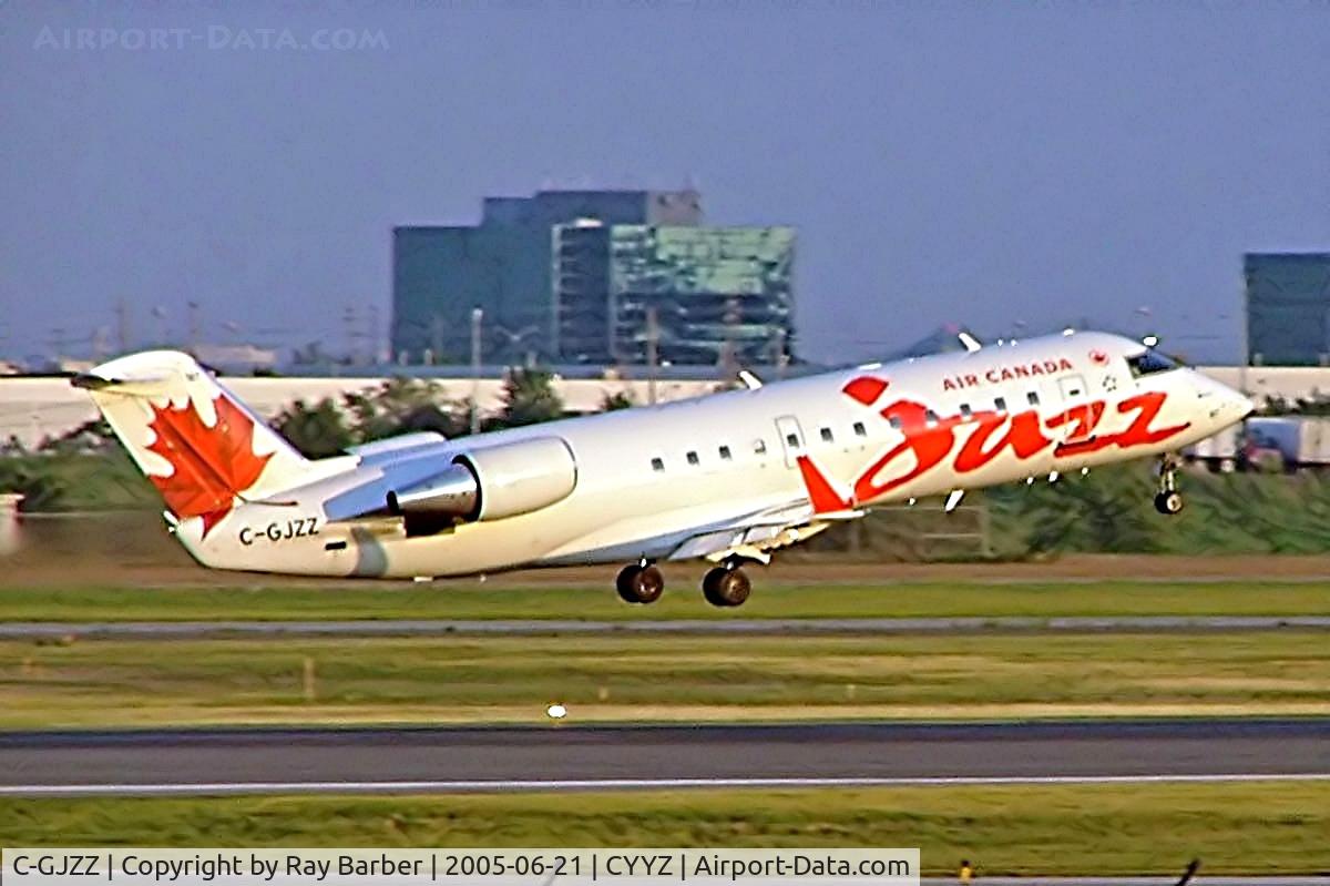 C-GJZZ, 2004 Bombardier CRJ-200ER (CL-600-2B19) C/N 7978, Canadair CRJ-200LR [7978] (Air Canada Jazz) Toronto~C 21/06/2005