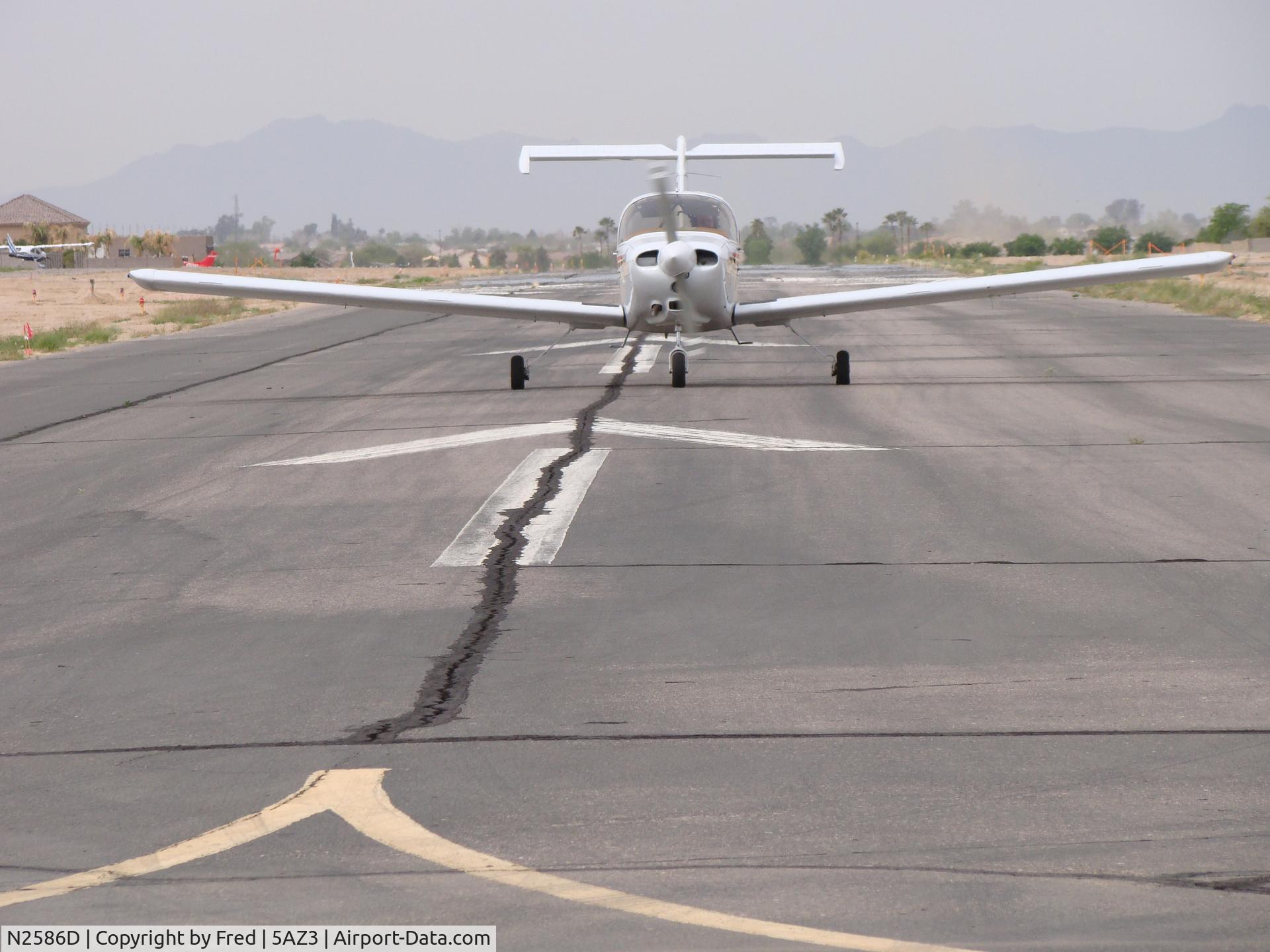 N2586D, 1978 Piper PA-38-112 Tomahawk C/N 38-79A0385, Taxi-back to rw 26 @ Pegasus Airpark AZ