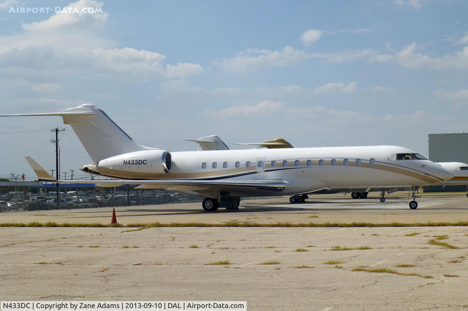 N433DC, 2006 Bombardier Challenger 300 (BD-100-1A10) C/N 20133, At Dallas Love Field