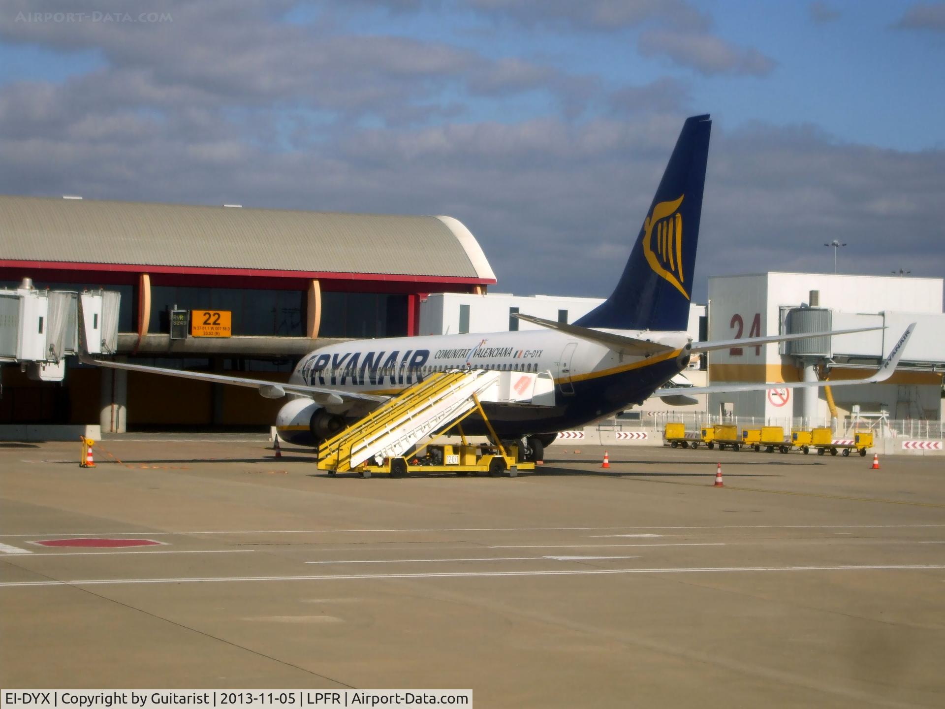EI-DYX, 2008 Boeing 737-8AS C/N 37517, Ryanair's paint job almost looks good from this angle