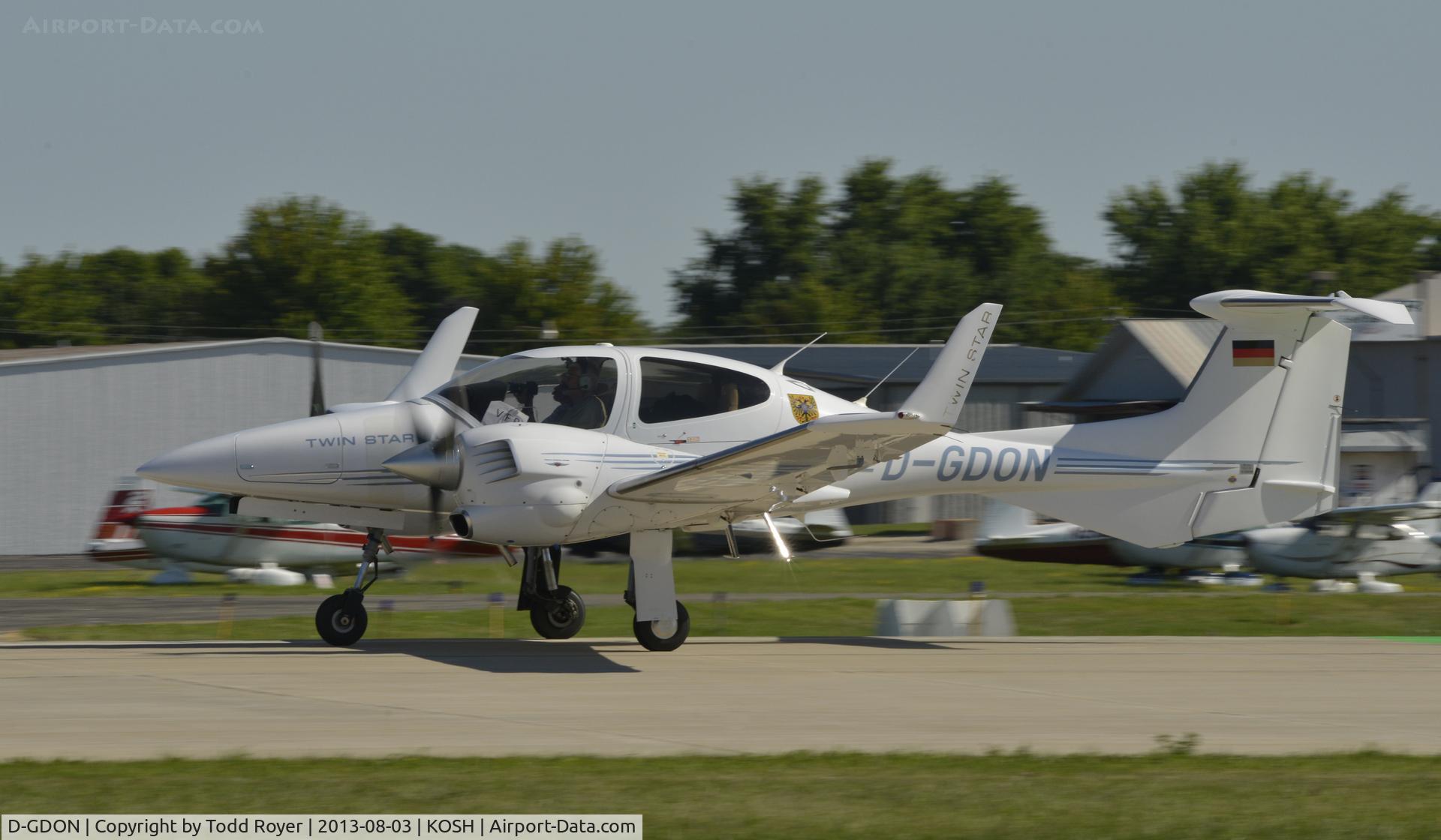 D-GDON, 2005 Diamond DA-42 Twin Star C/N 42.059, Airventure 2013