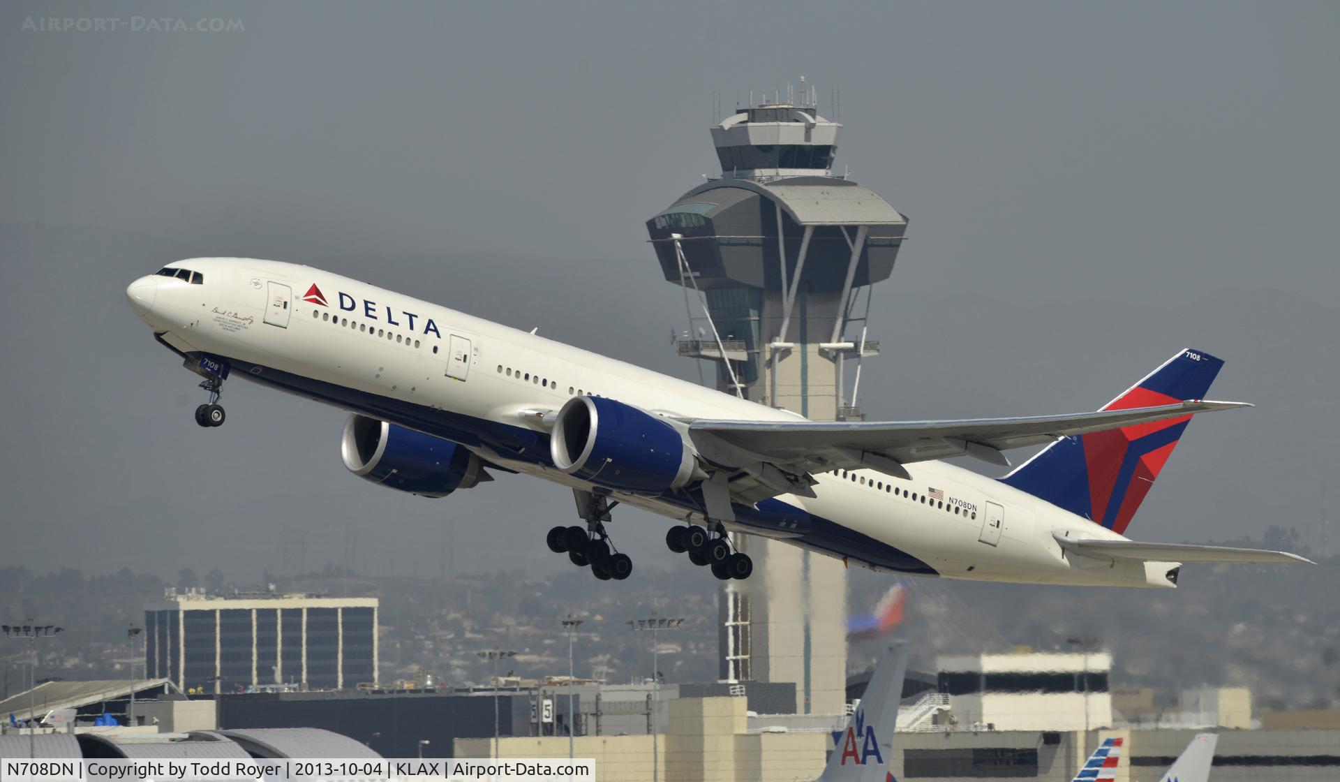 N708DN, 2009 Boeing 777-232/LR C/N 39254, Departing LAX