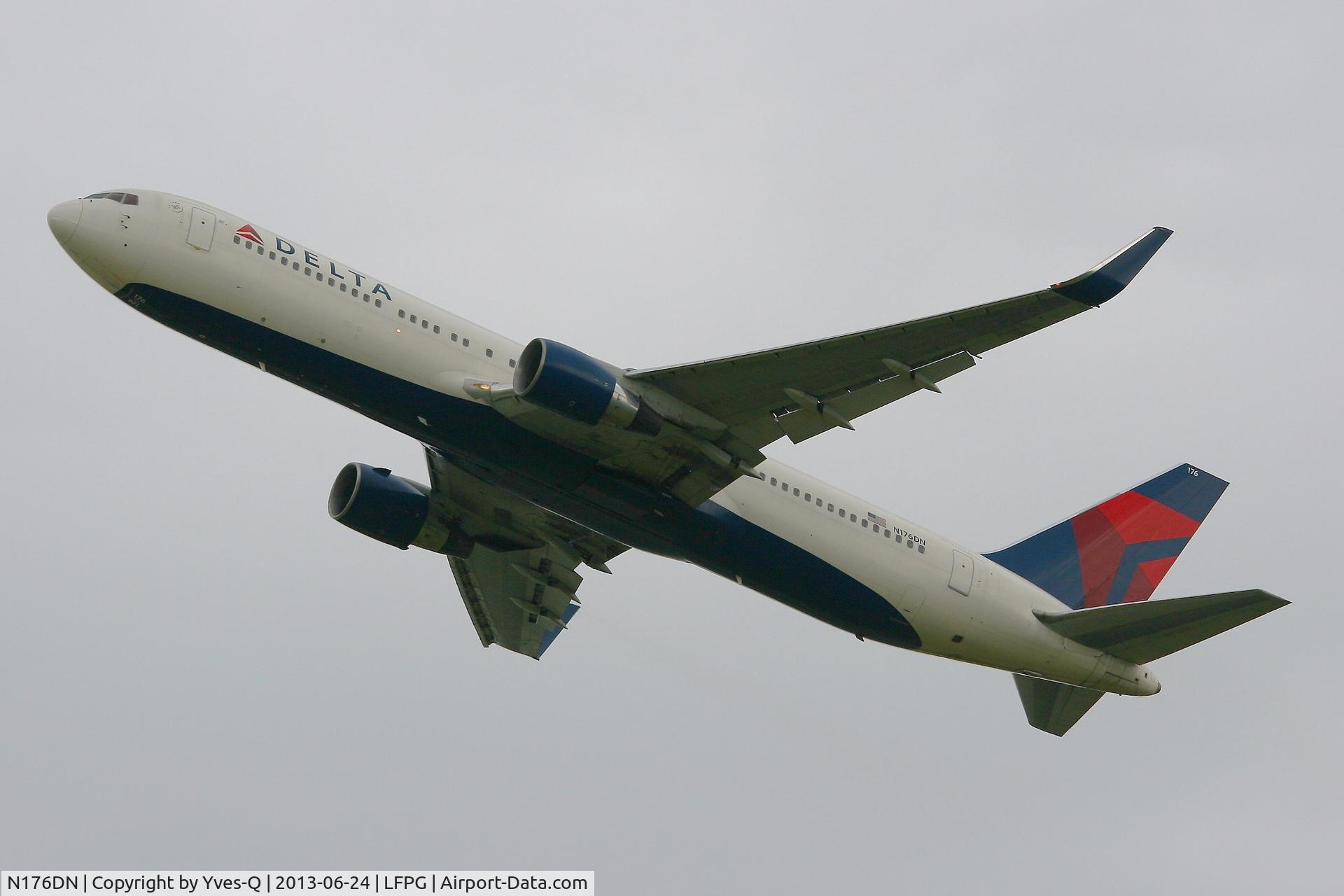 N176DN, 1990 Boeing 767-332 C/N 25061, Boeing 767-332, Take-off Rwy 26R, Roissy Charles De Gaulle Airport (LFPG-CDG)