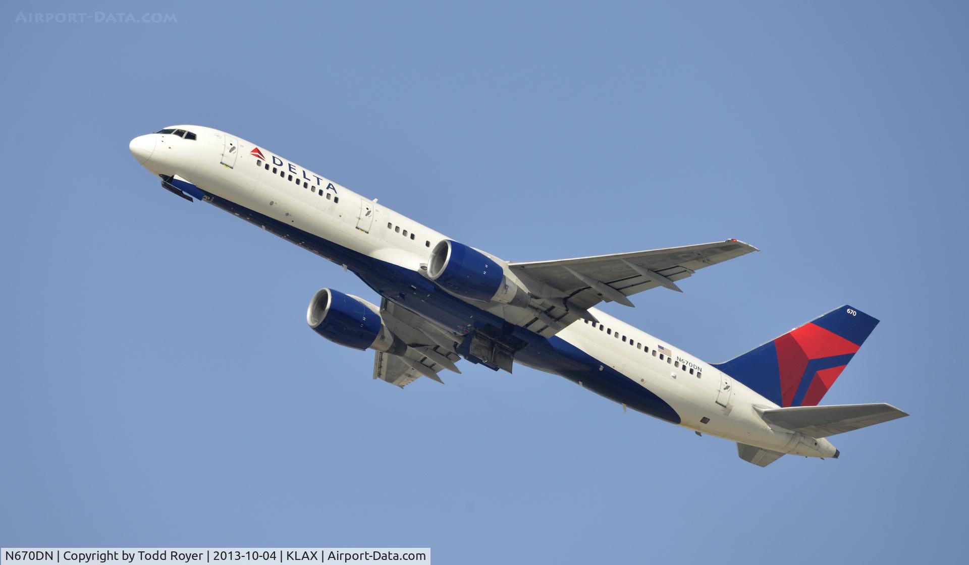 N670DN, 1992 Boeing 757-232 C/N 25331, Departing LAX