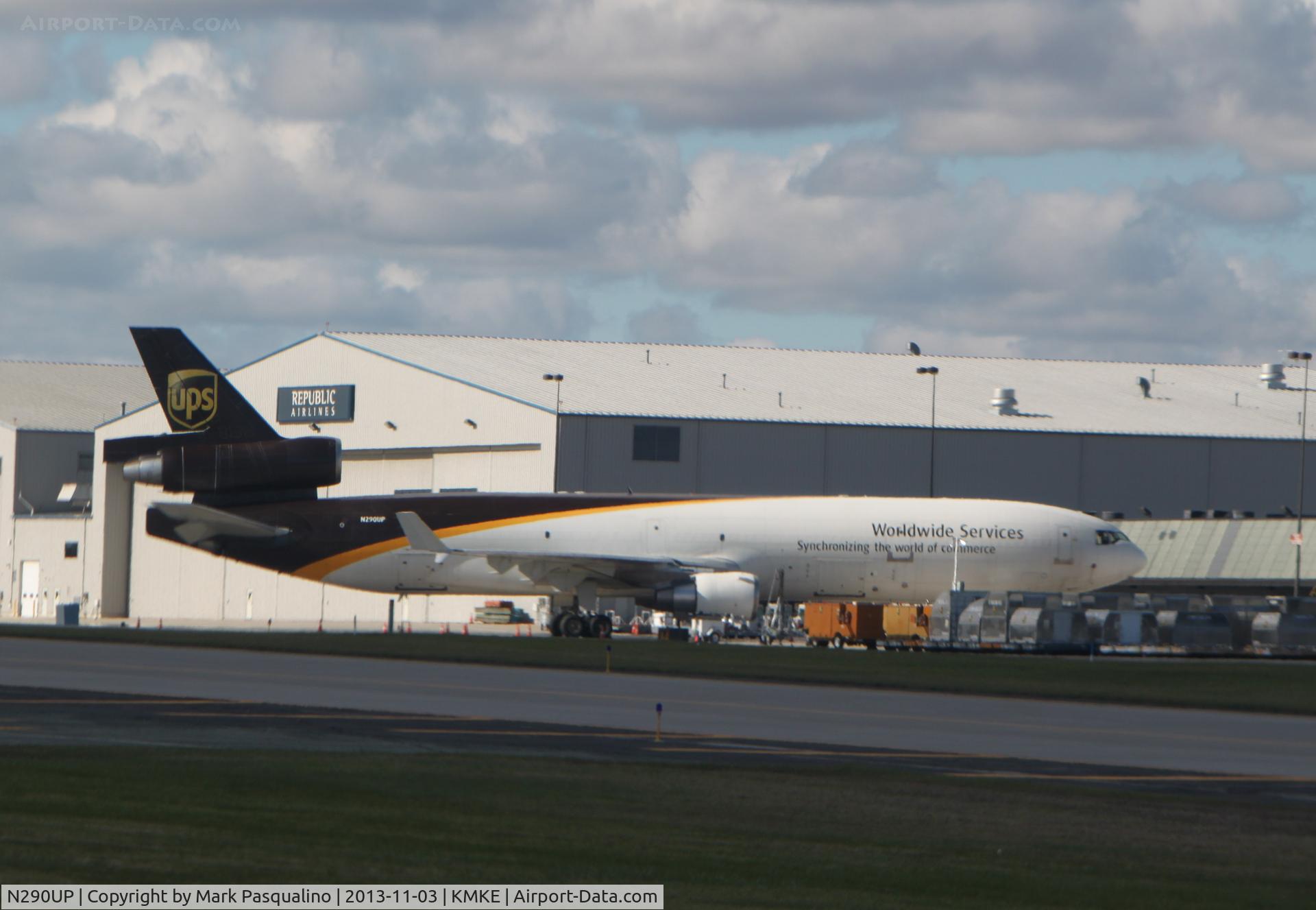 N290UP, 1992 McDonnell Douglas MD-11F C/N 48456, MD-11F