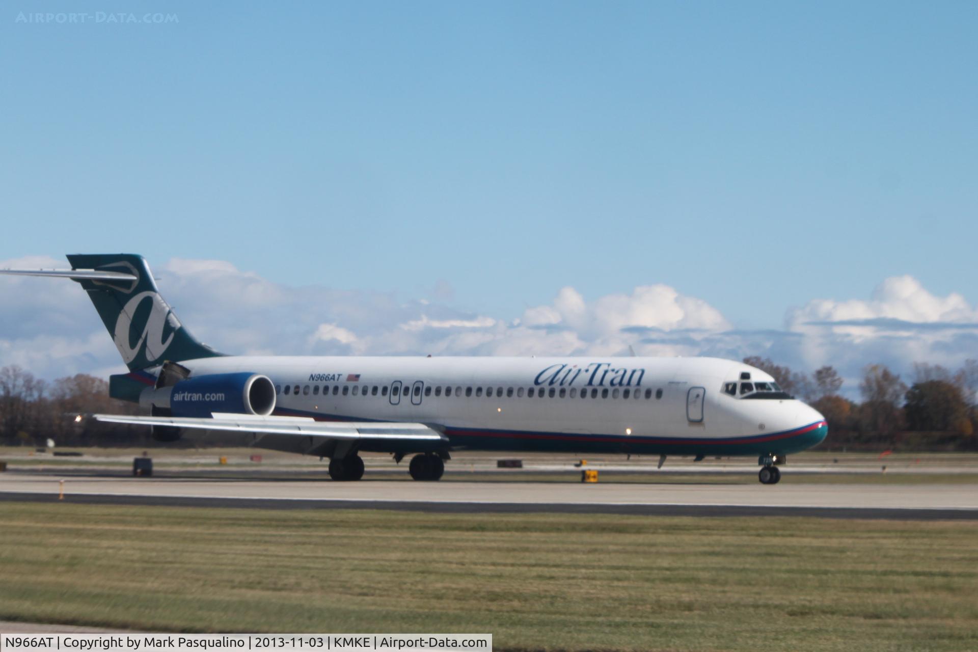 N966AT, 2001 Boeing 717-200 C/N 55027, Boeing 717-200