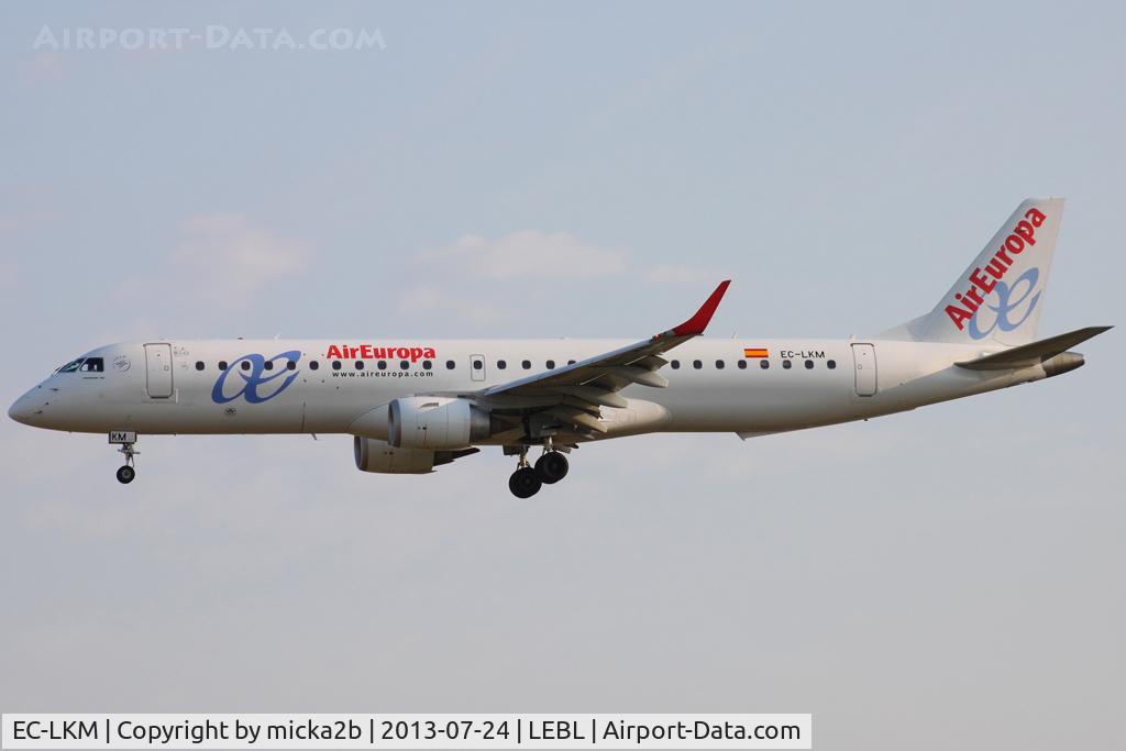 EC-LKM, 2011 Embraer 195LR (ERJ-190-200LR) C/N 19000425, Landing