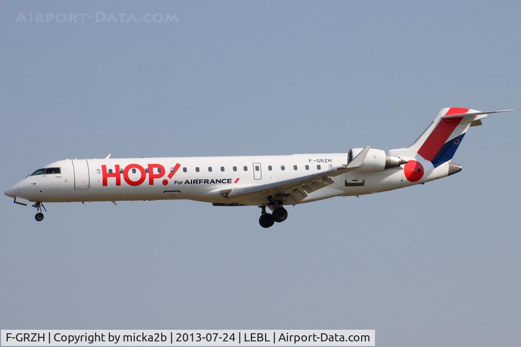 F-GRZH, 2003 Canadair CRJ-702 (CL-600-2C10) Regional Jet C/N 10089, Landing