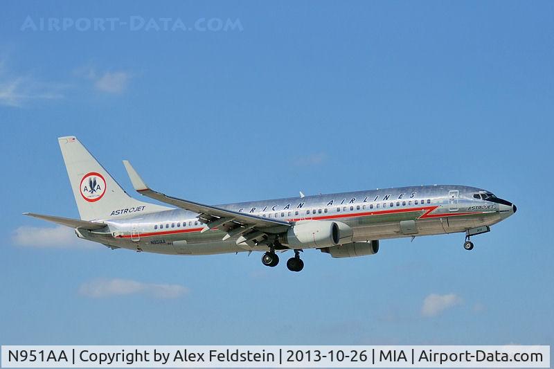 N951AA, 2000 Boeing 737-823 C/N 29538, Miami International