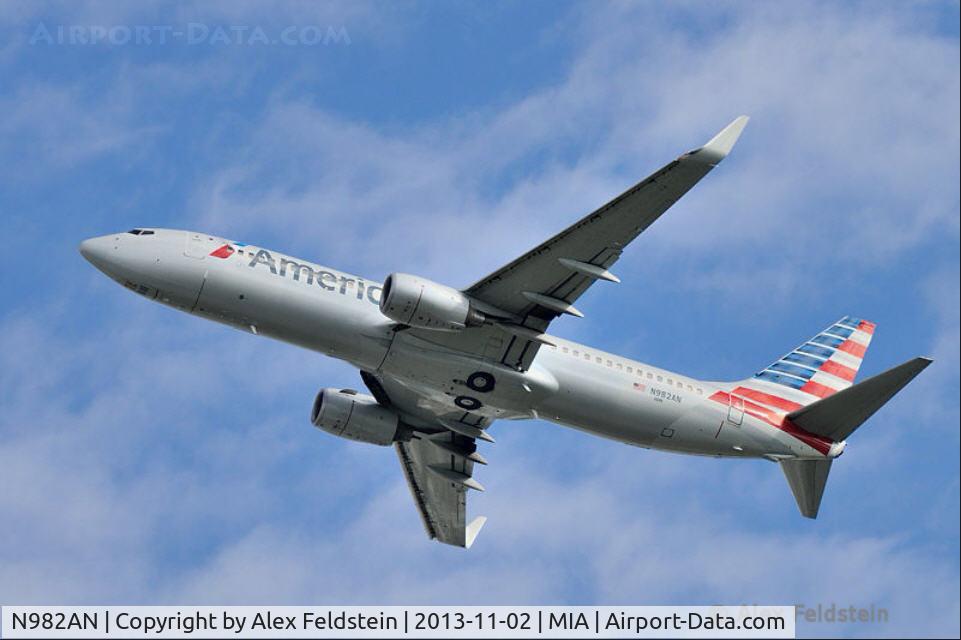 N982AN, 2009 Boeing 737-823 C/N 31067, Miami