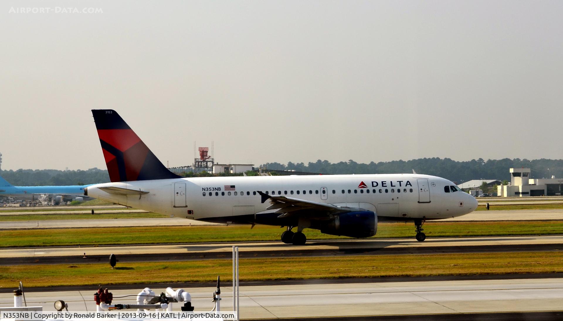 N353NB, 2002 Airbus A319-114 C/N 1828, Taxi Atlanta