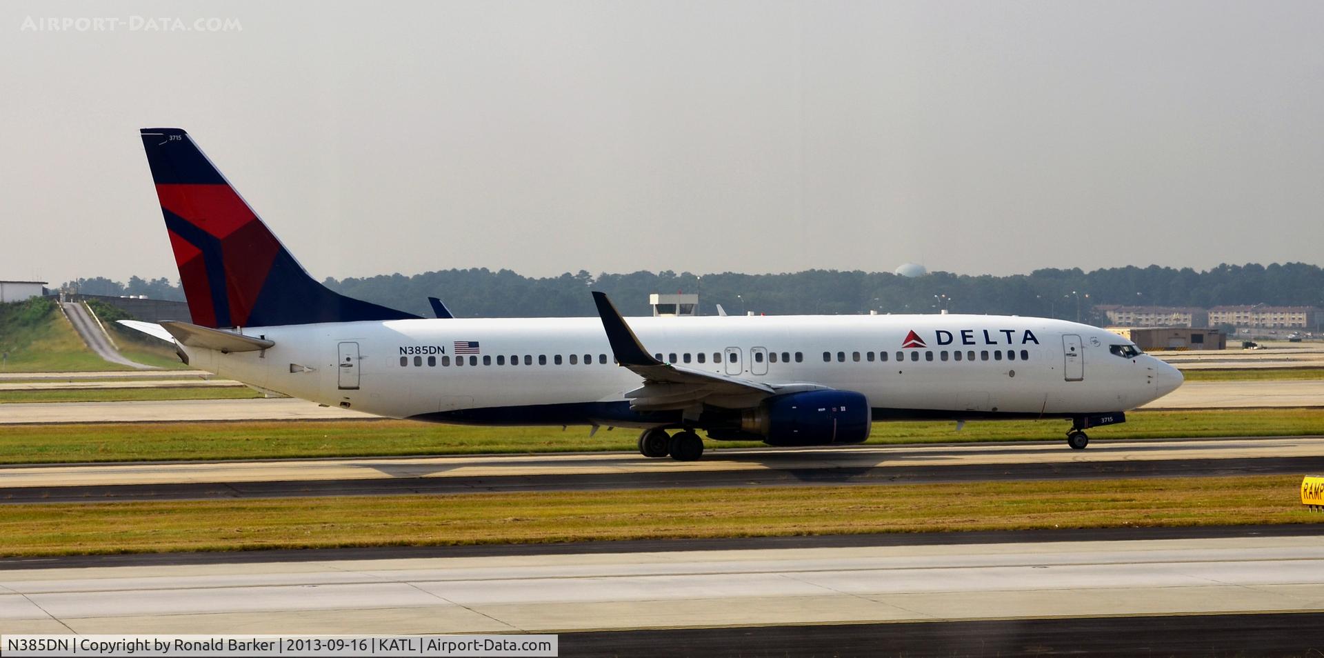 N385DN, 1999 Boeing 737-832 C/N 30348, Atlanta