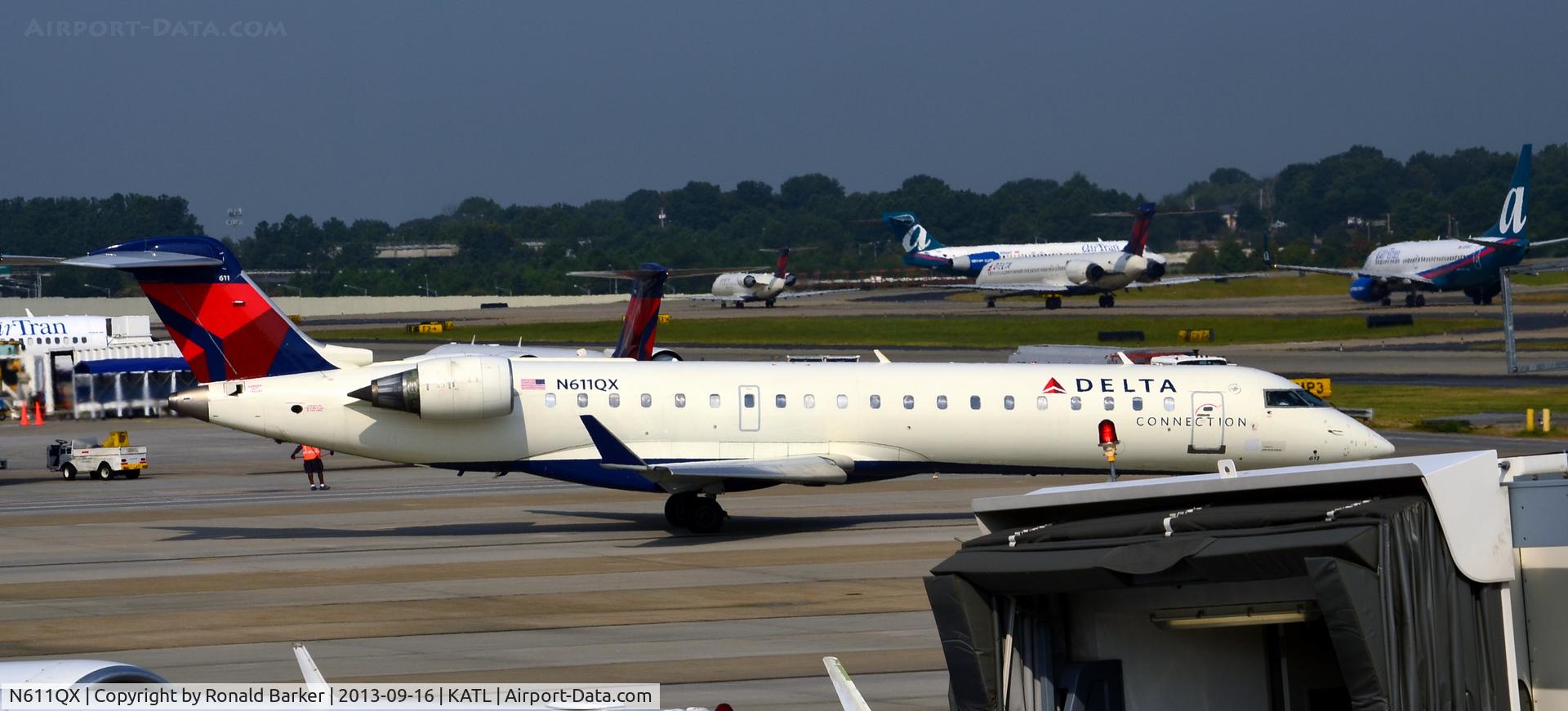 N611QX, Bombardier CRJ-701 (CL-600-2C10) Regional Jet C/N 10041, Taxi Atlanta