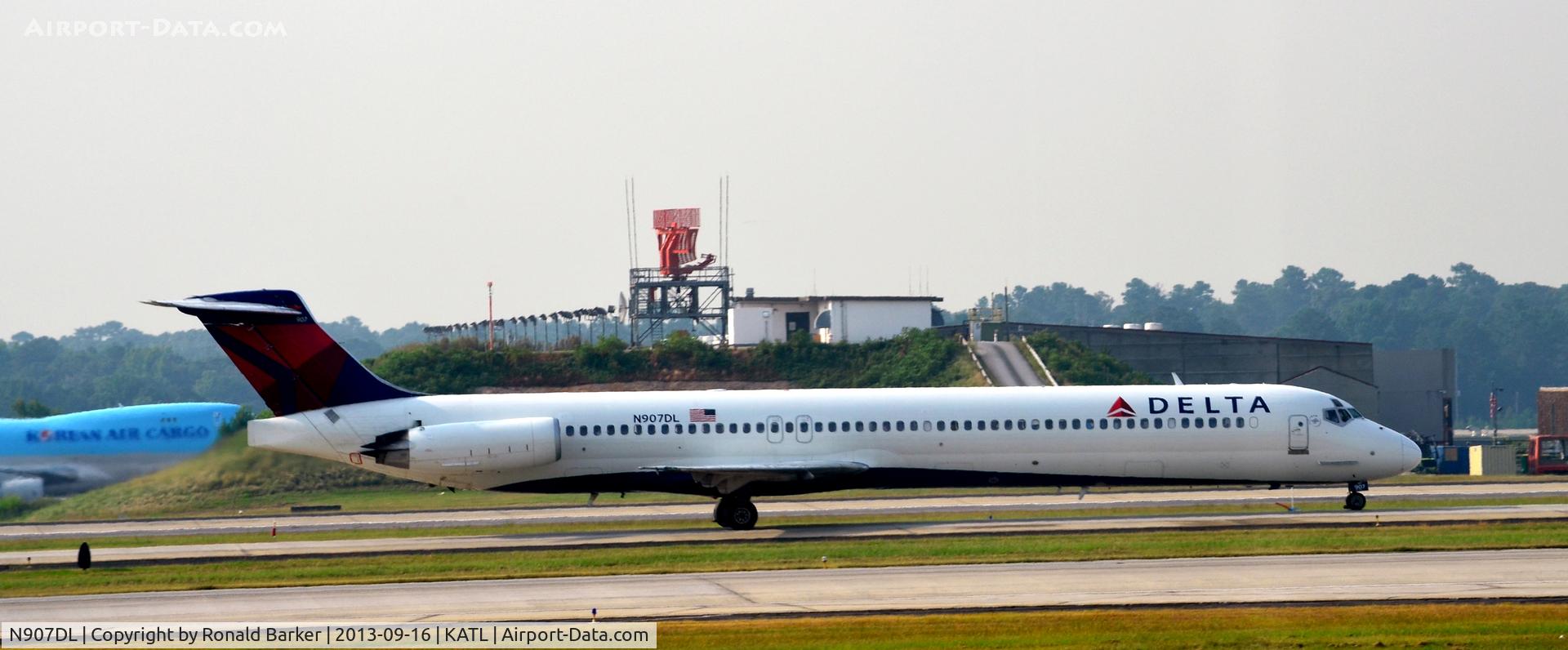 N907DL, 1987 McDonnell Douglas MD-88 C/N 49538, Taxi Atlanta