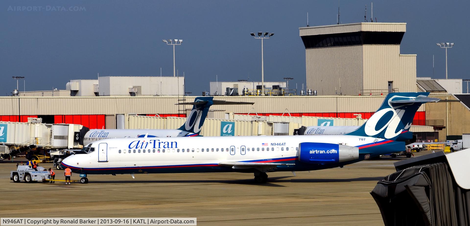 N946AT, 1999 Boeing 717-200 C/N 55009, Taxi Atlanta