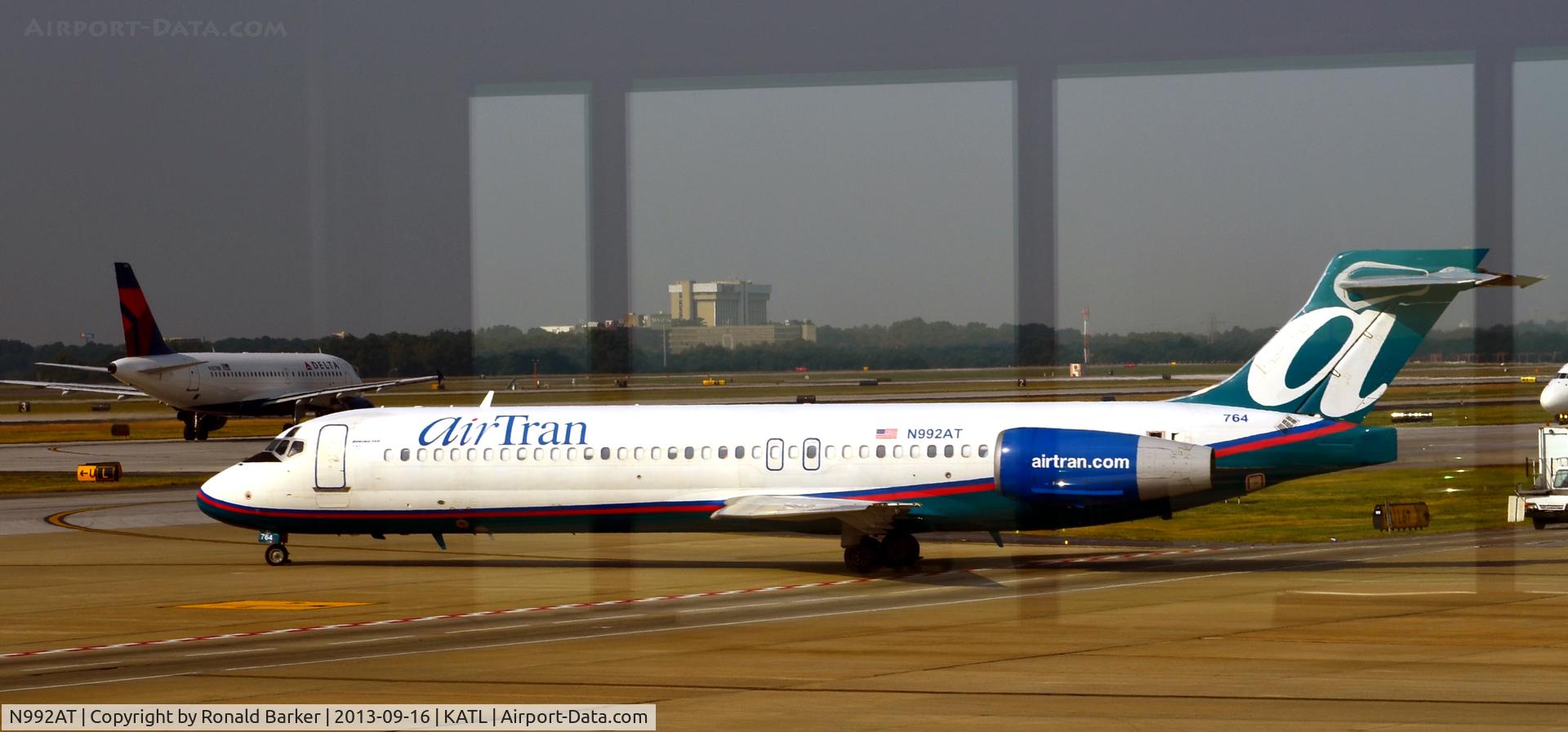 N992AT, 2002 Boeing 717-200 C/N 55136, Taxi Atlanta