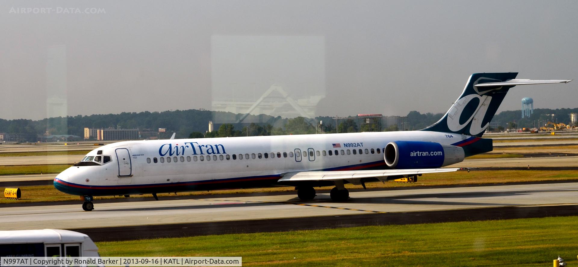 N997AT, 2002 Boeing 717-200 C/N 55141, Taxi Atlanta