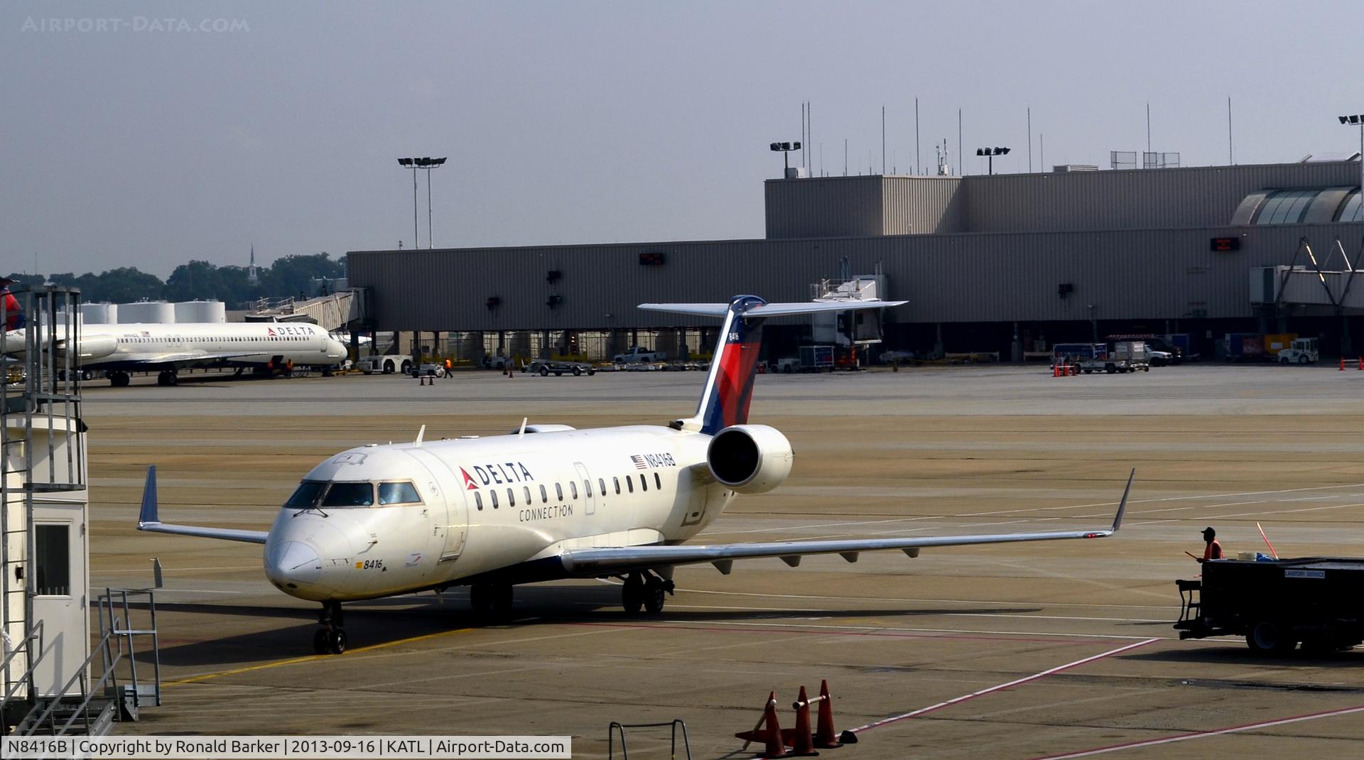 N8416B, 2000 Bombardier CRJ-200LR (CL-600-2B19) C/N 7416, Taxi Atlanta