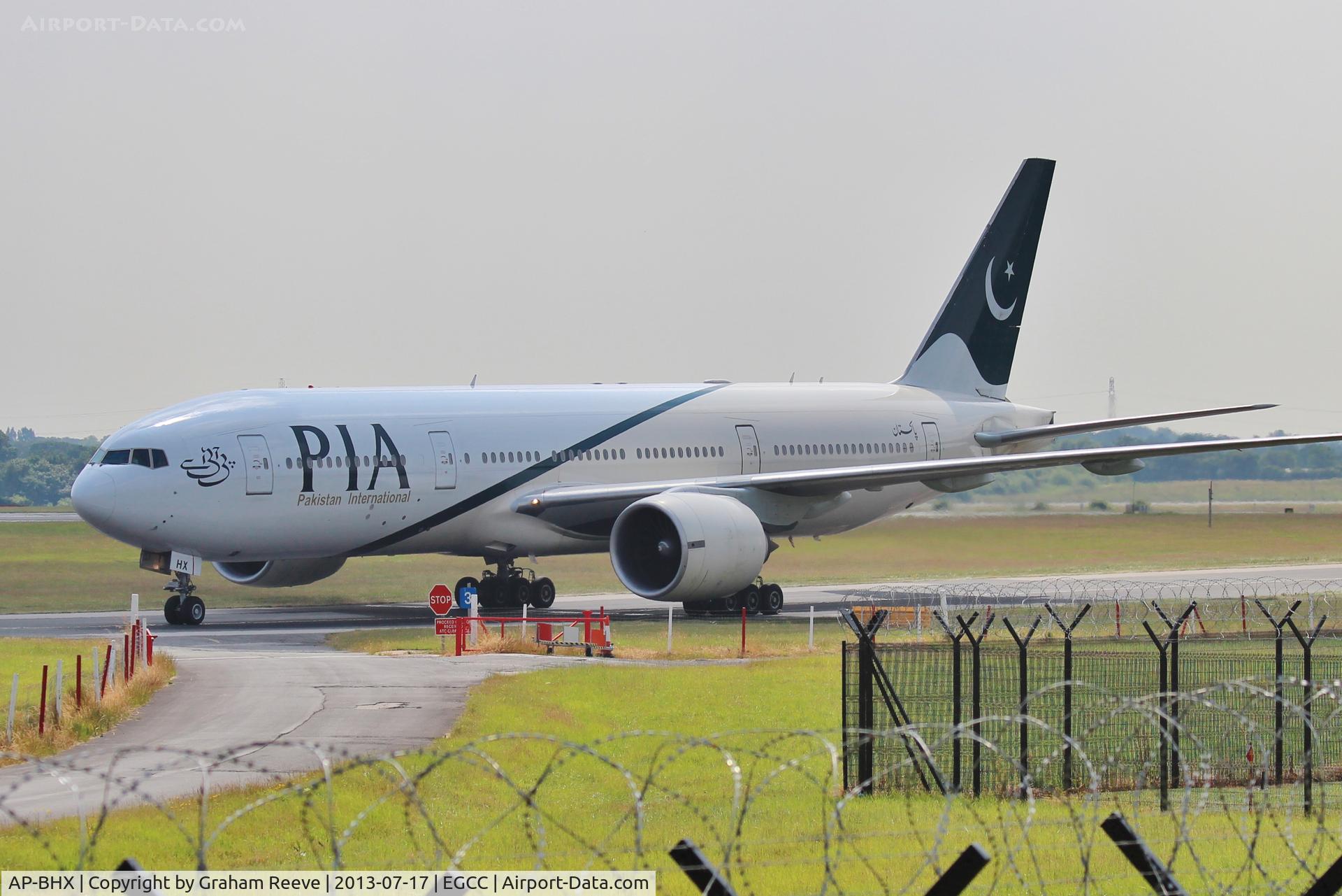 AP-BHX, 2007 Boeing 777-240/ER C/N 35296, Just landed.