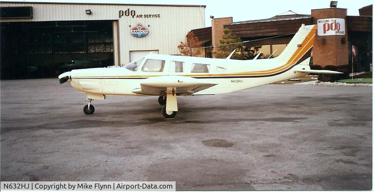 N632HJ, 1977 Piper PA-32 C/N 32R-7780111, N632HJ Columbus Ohio 1989 prior to leaving for Perth Western Australia