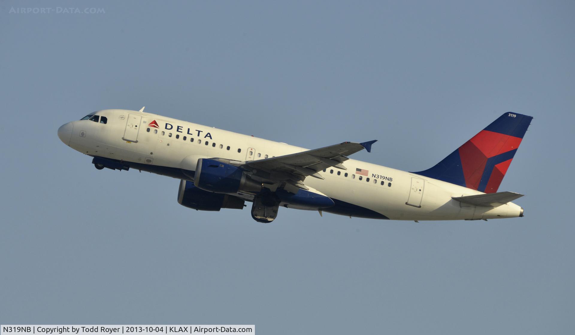 N319NB, 2000 Airbus A319-114 C/N 1346, Departing LAX