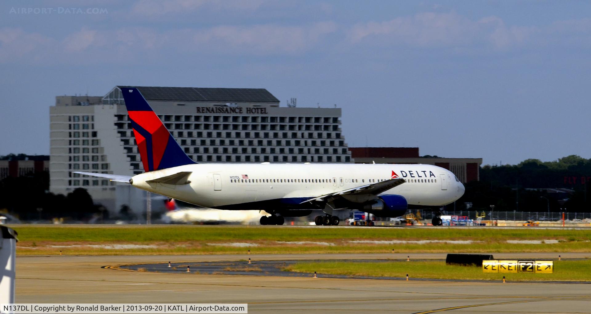 N137DL, 1991 Boeing 767-332 C/N 25306, Takeoff Atlanta