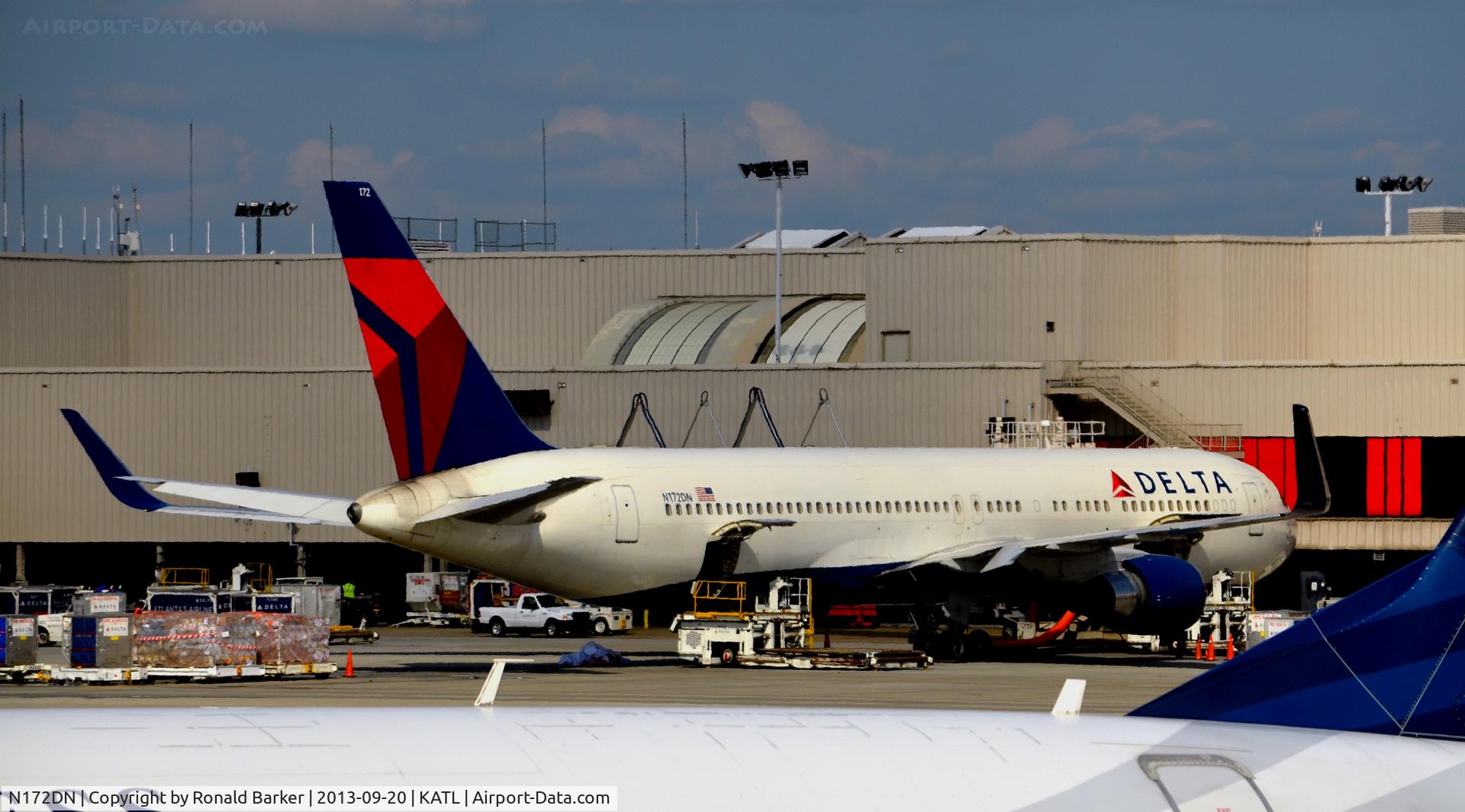 N172DN, 1990 Boeing 767-332 C/N 24775, Atlanta