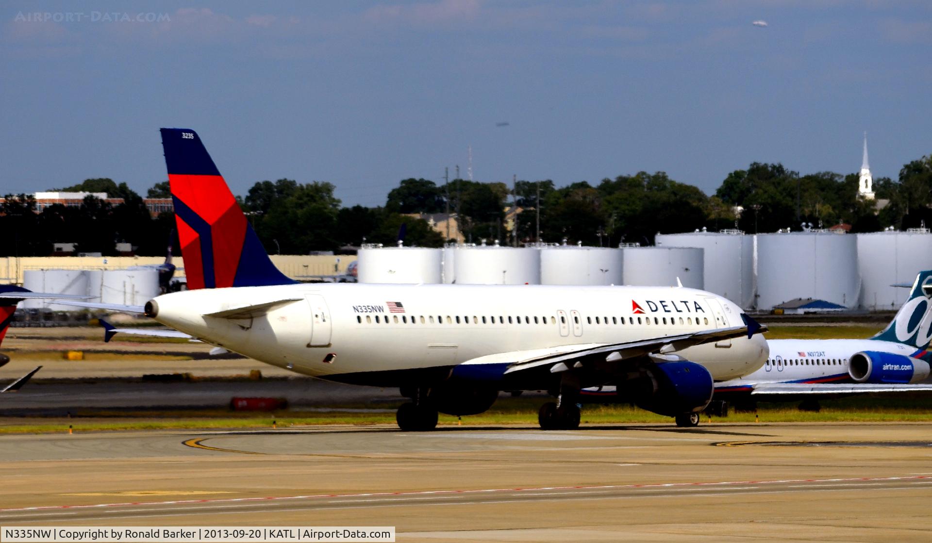 N335NW, 1992 Airbus A320-212 C/N 340, Taxi Atlanta