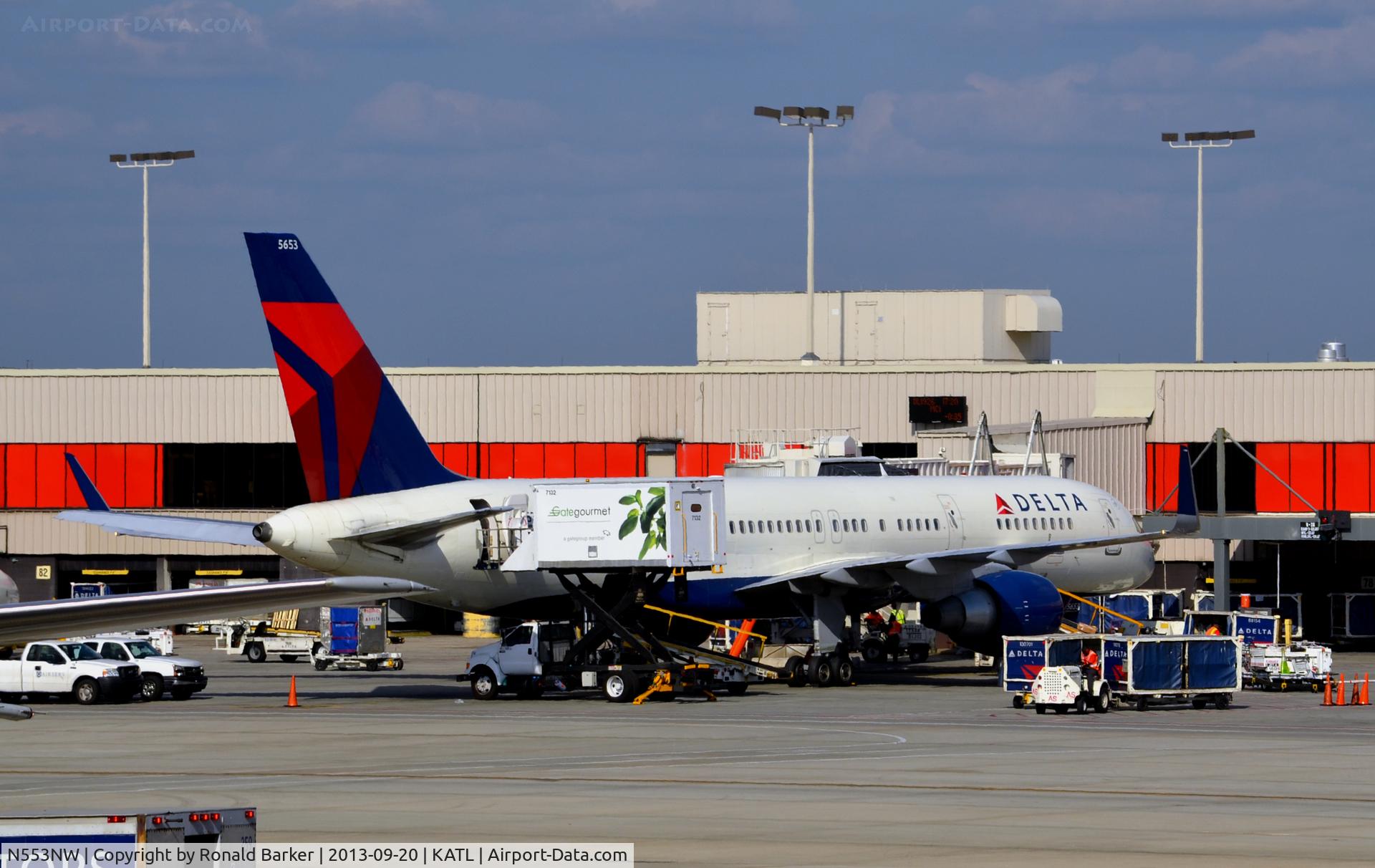 N553NW, 2001 Boeing 757-251 C/N 26500, Atlanta